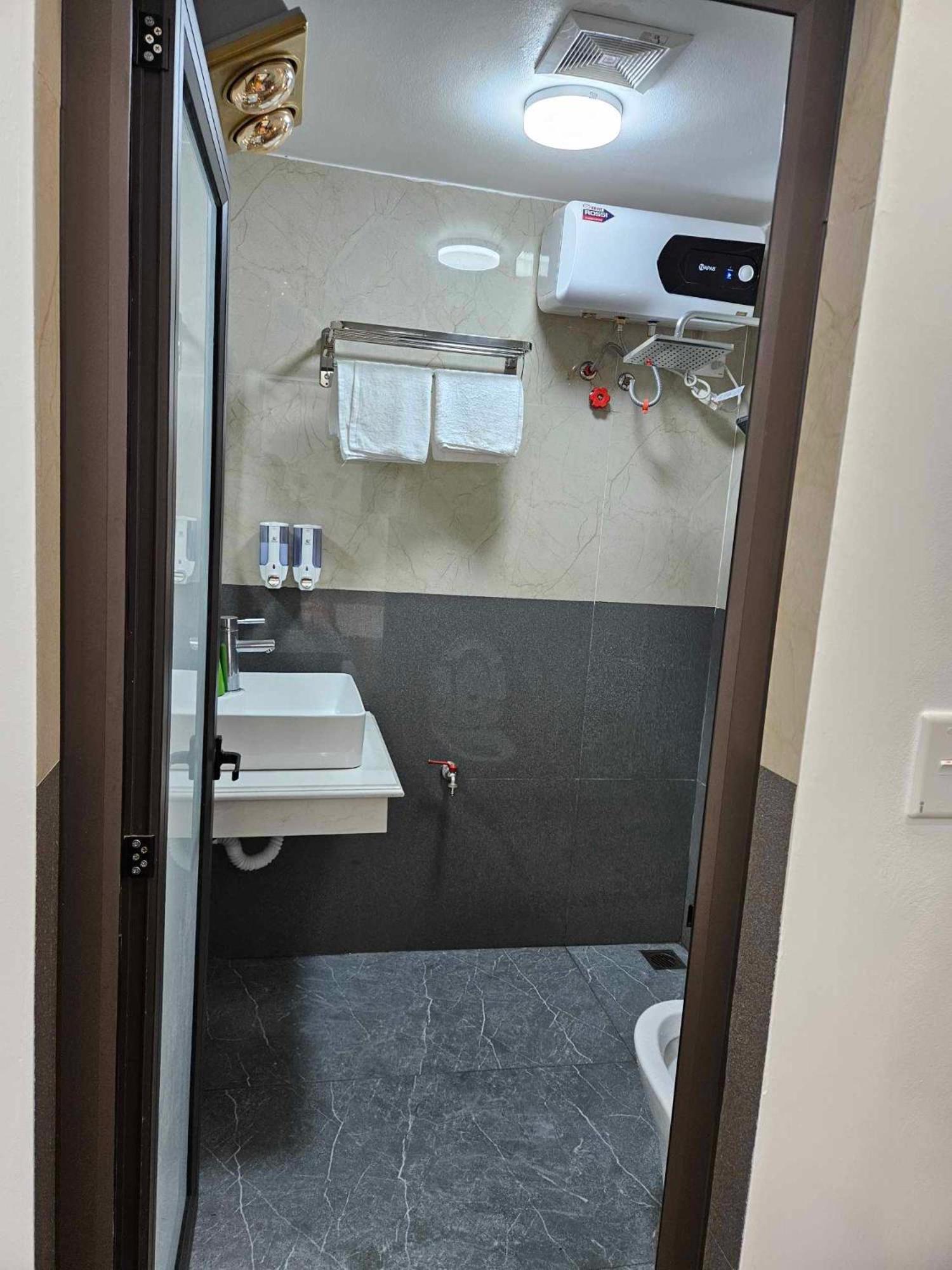 Double Room - Photo 7