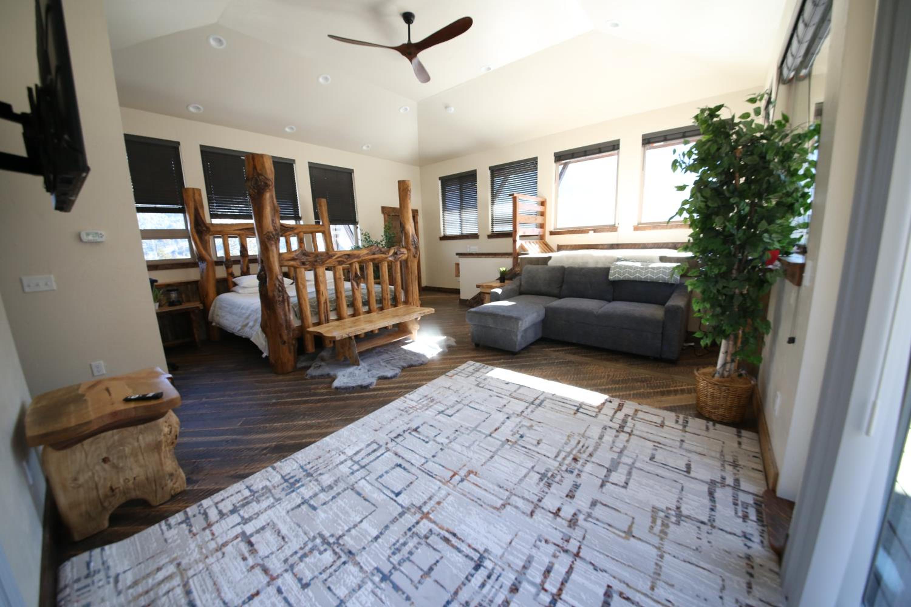 Three-Bedroom House photo 3