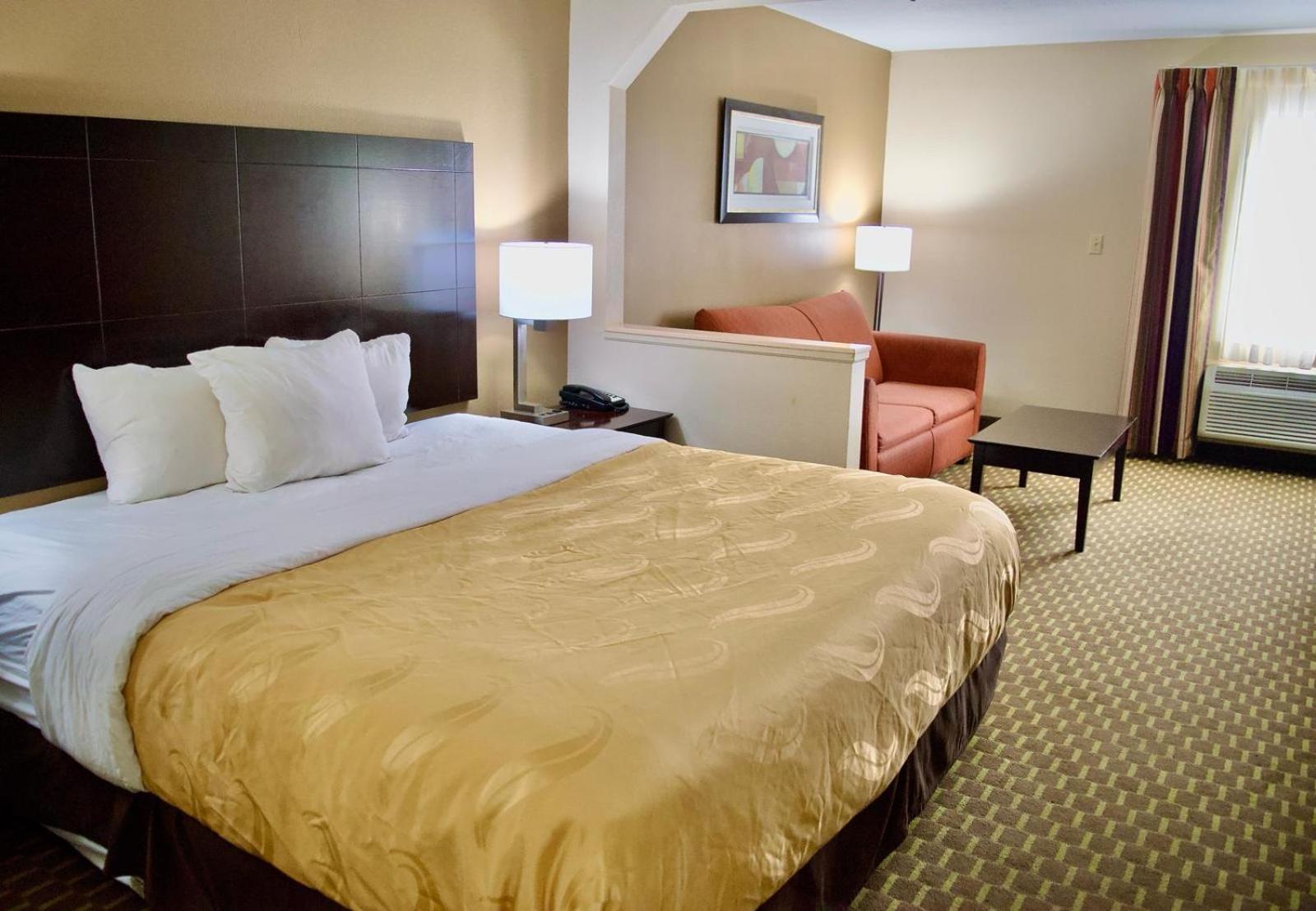 King Suite - Accessible/Non-Smoking - Photo 2
