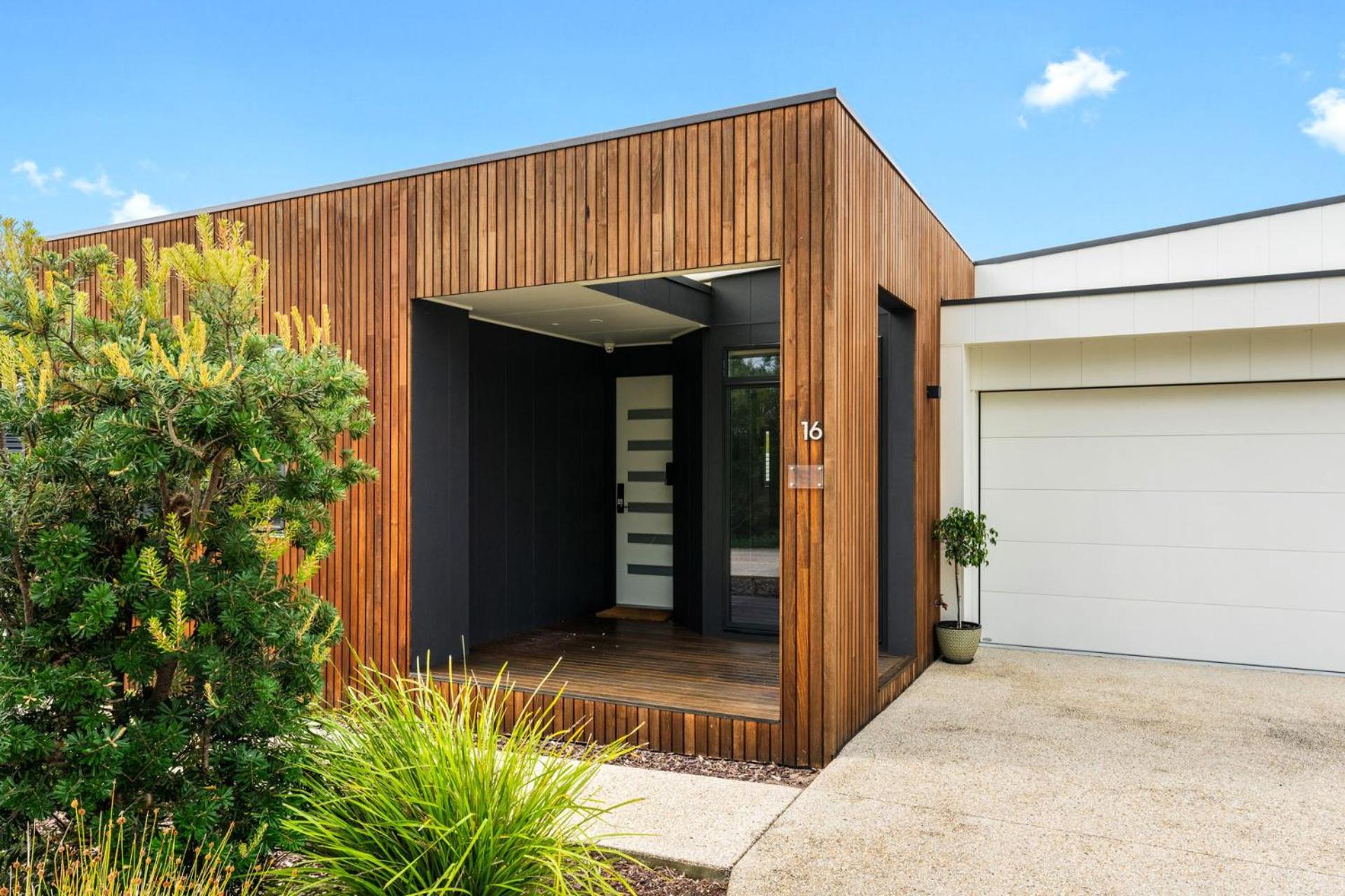 Four-Bedroom House photo 2