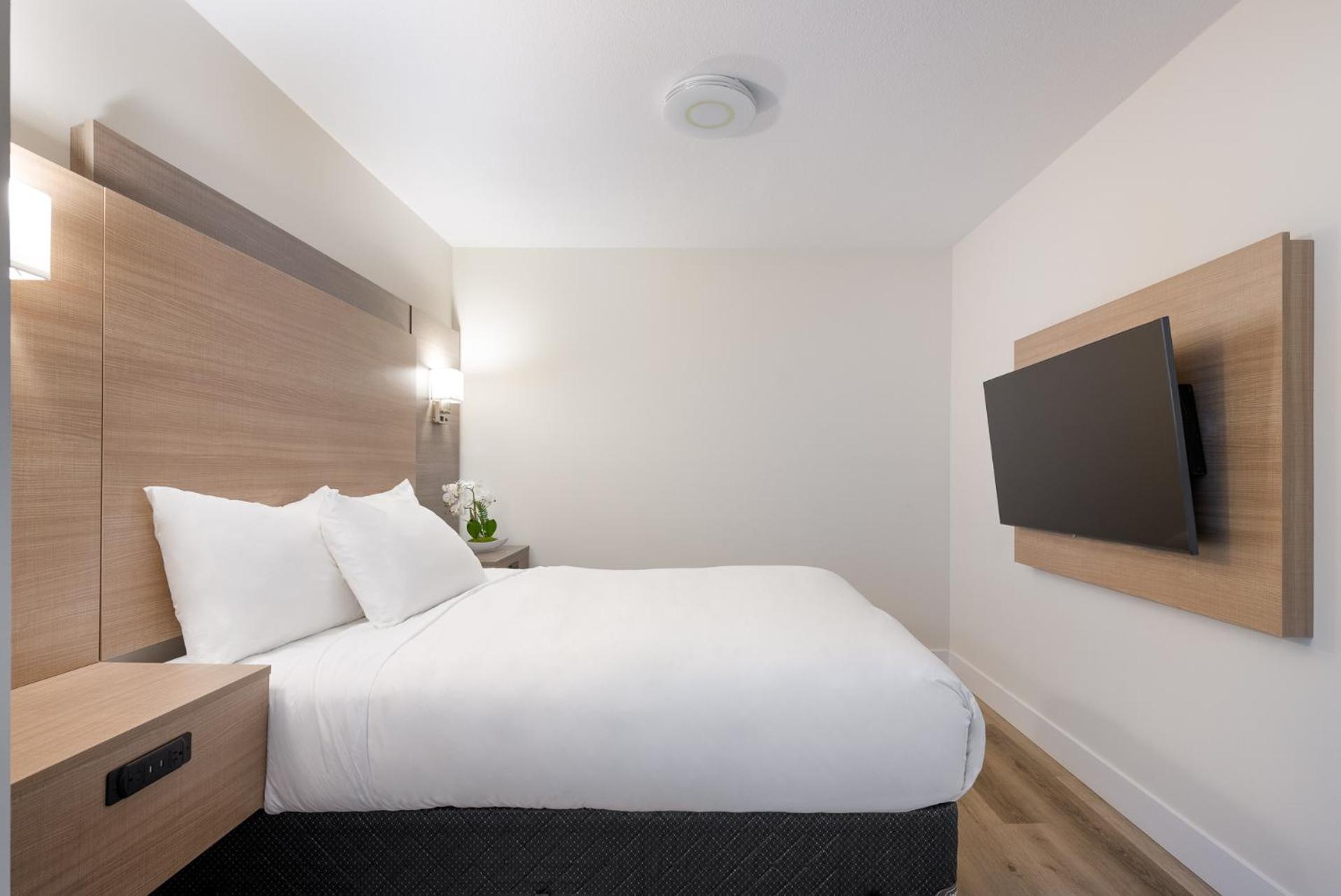 Queen Suite with Sea View