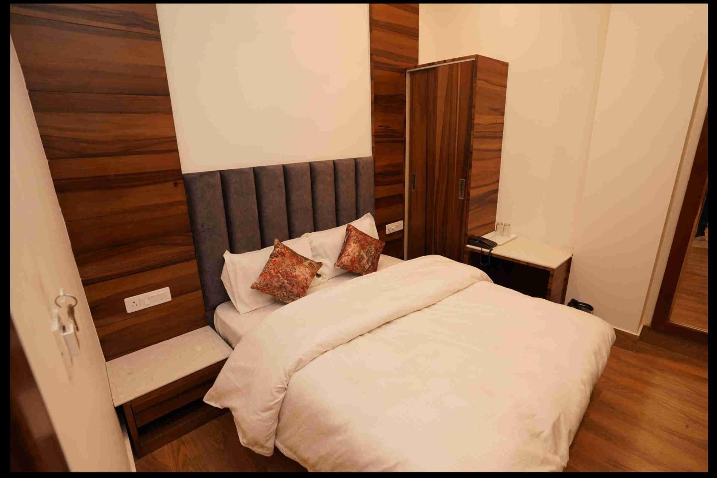 Deluxe Room - Photo 1