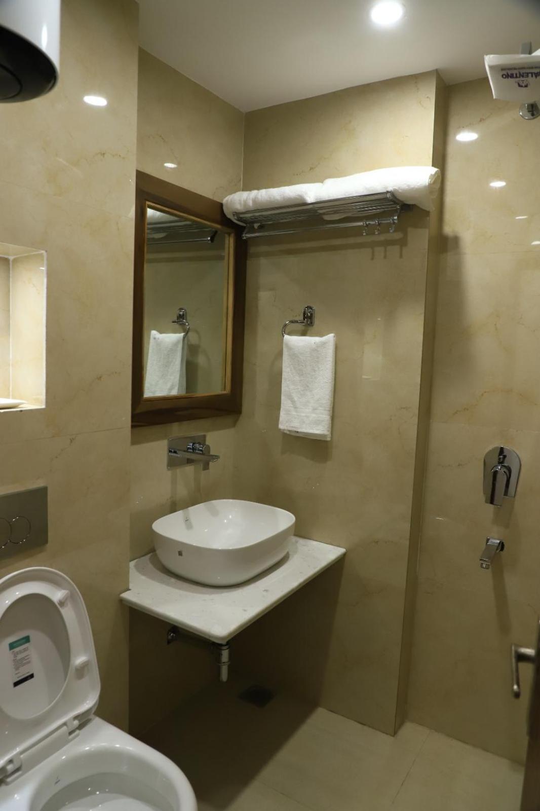 Deluxe Room - Photo 3