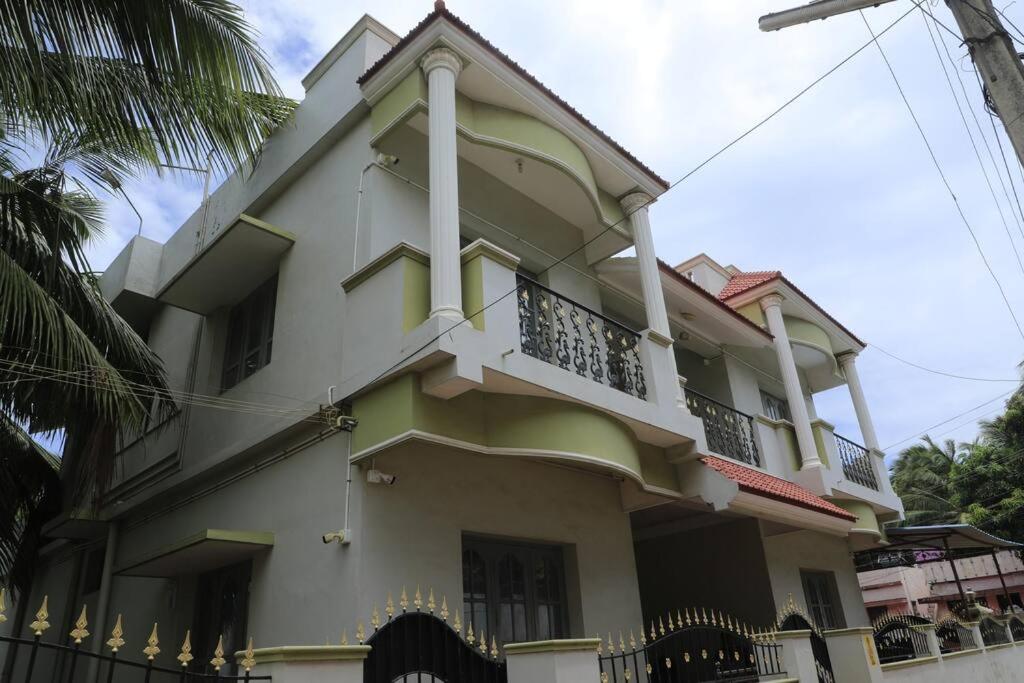 Four-Bedroom House photo 3