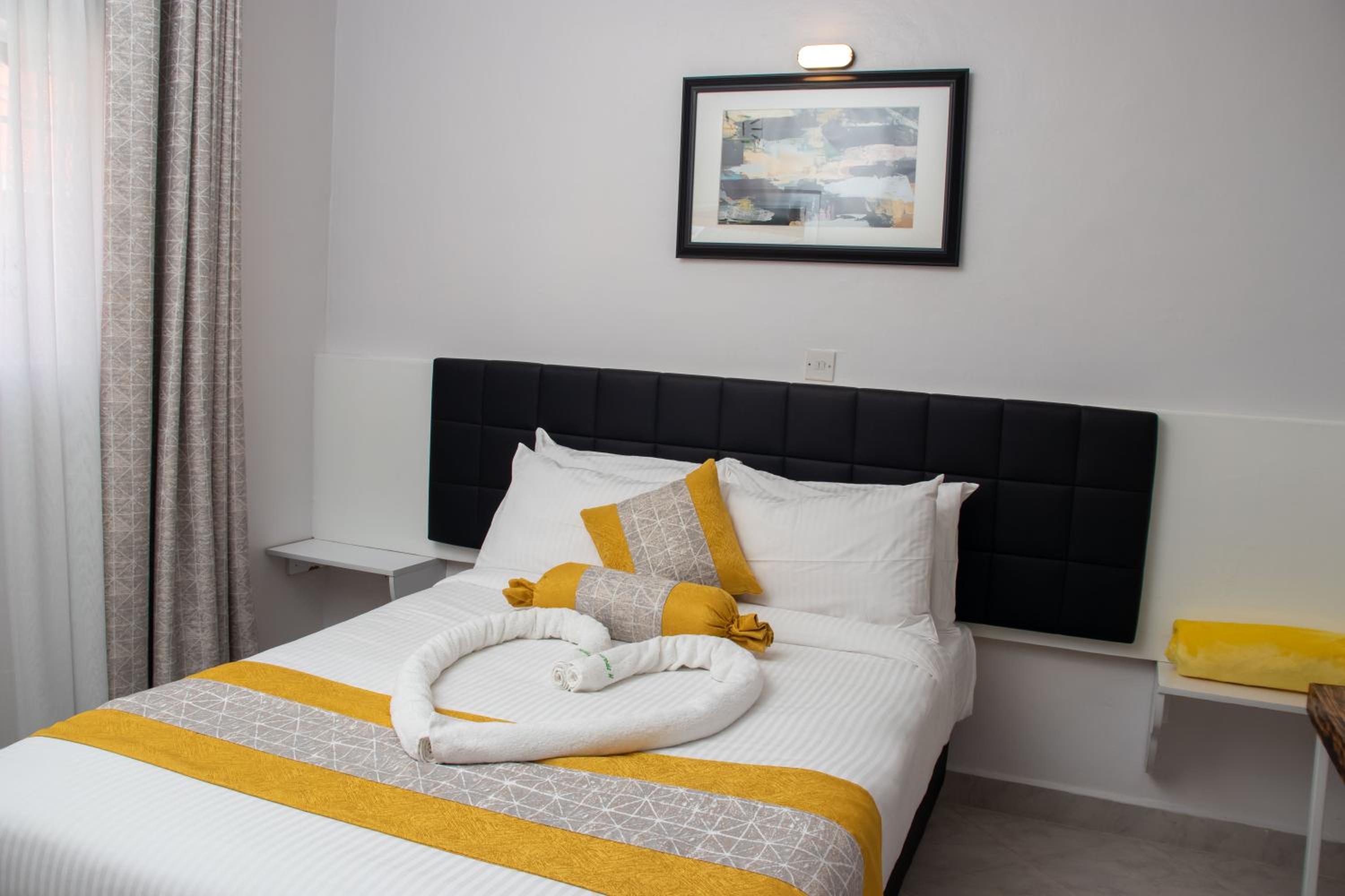 Deluxe Double Room with Balcony photo 3