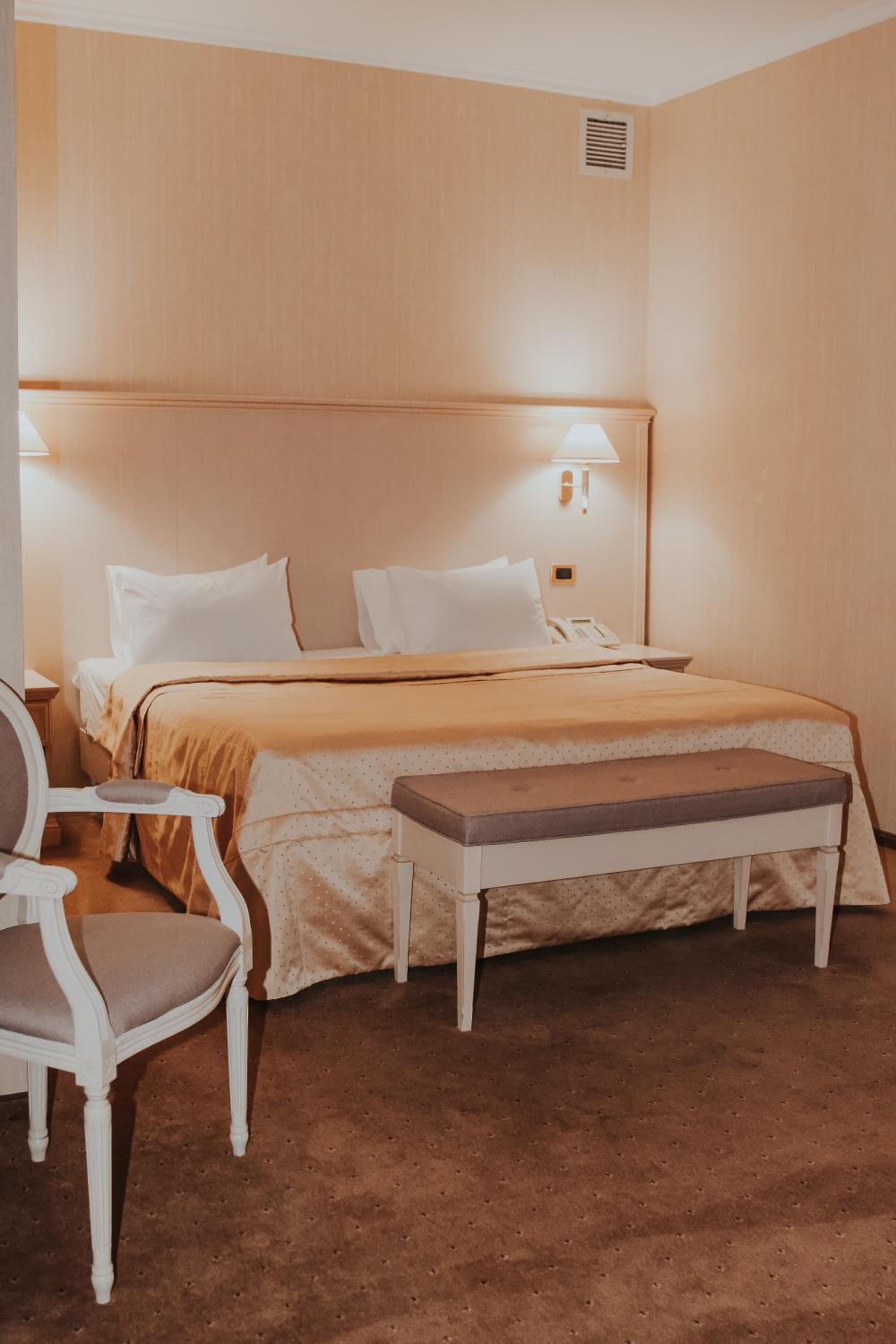 Deluxe Queen Room