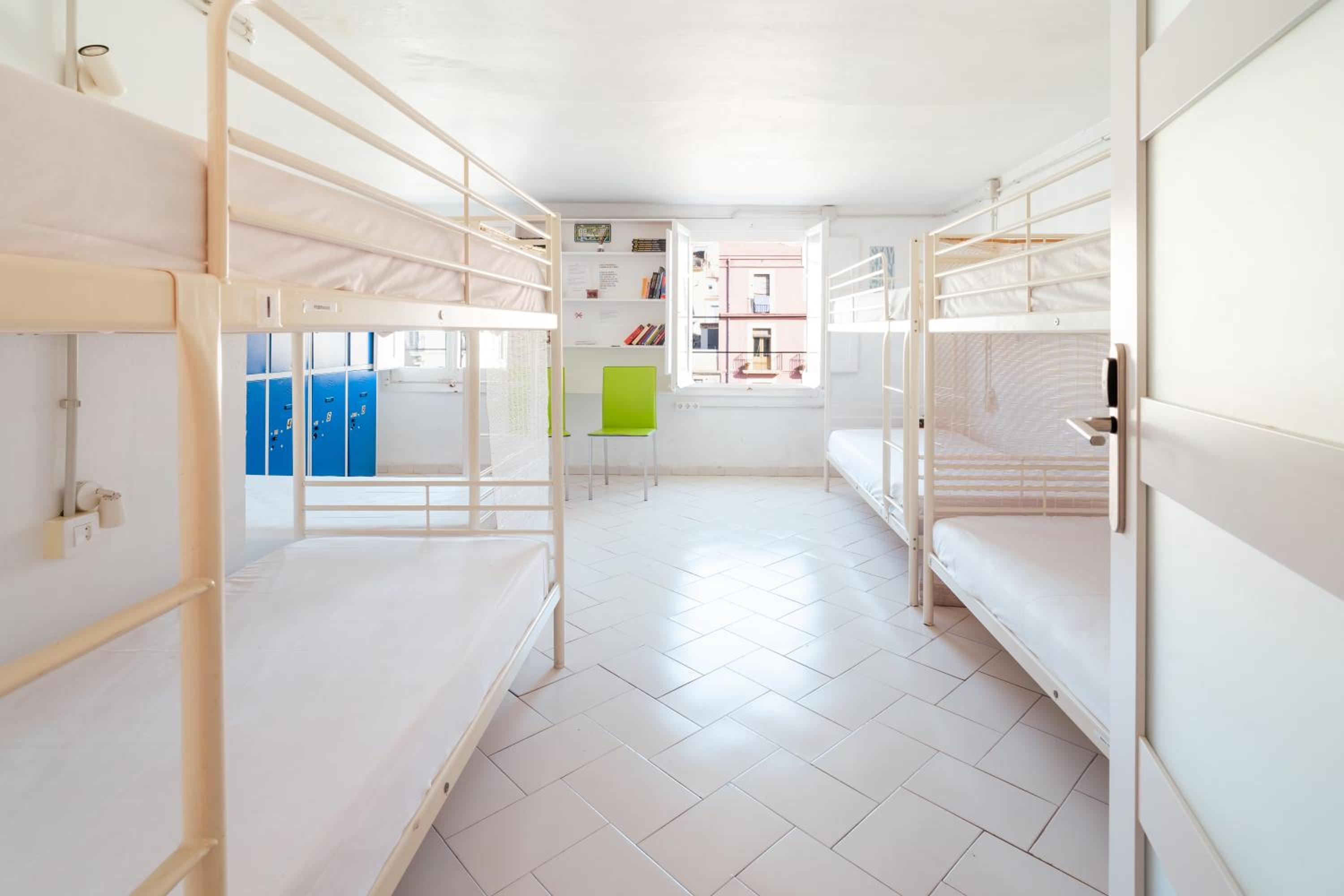 Cama en habitación compartida para 8 personas