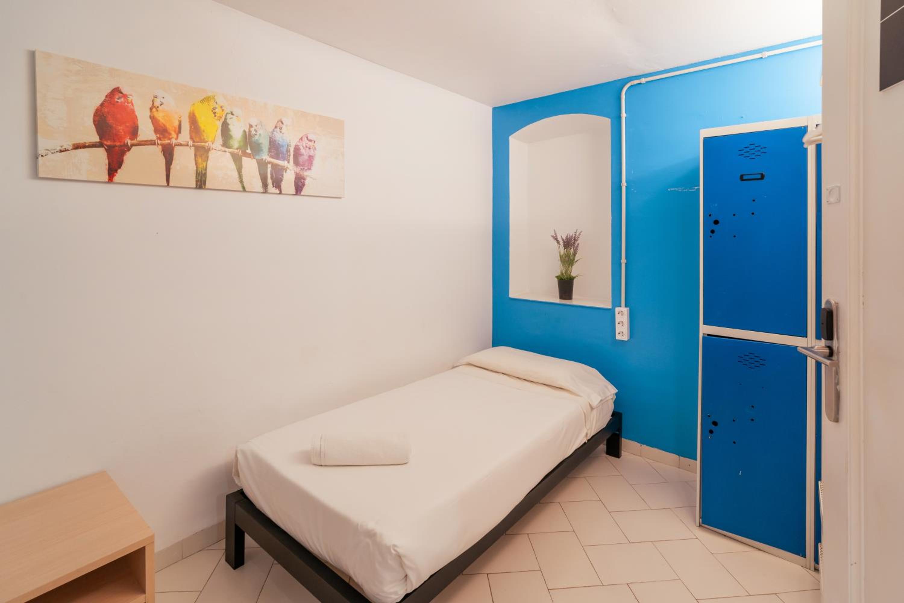 Habitación individual con baño compartido