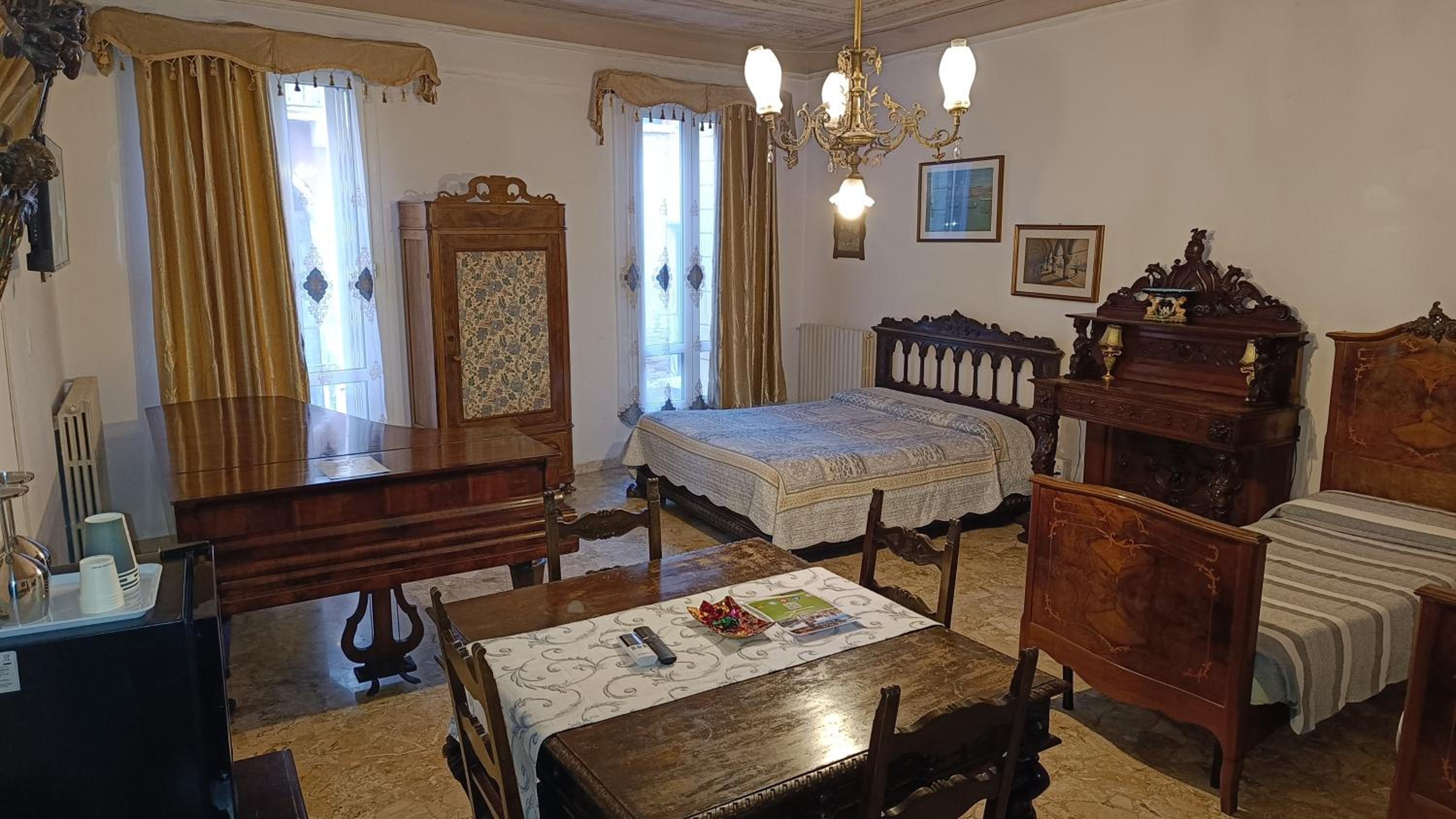 Deluxe Suite with Canal View photo 1