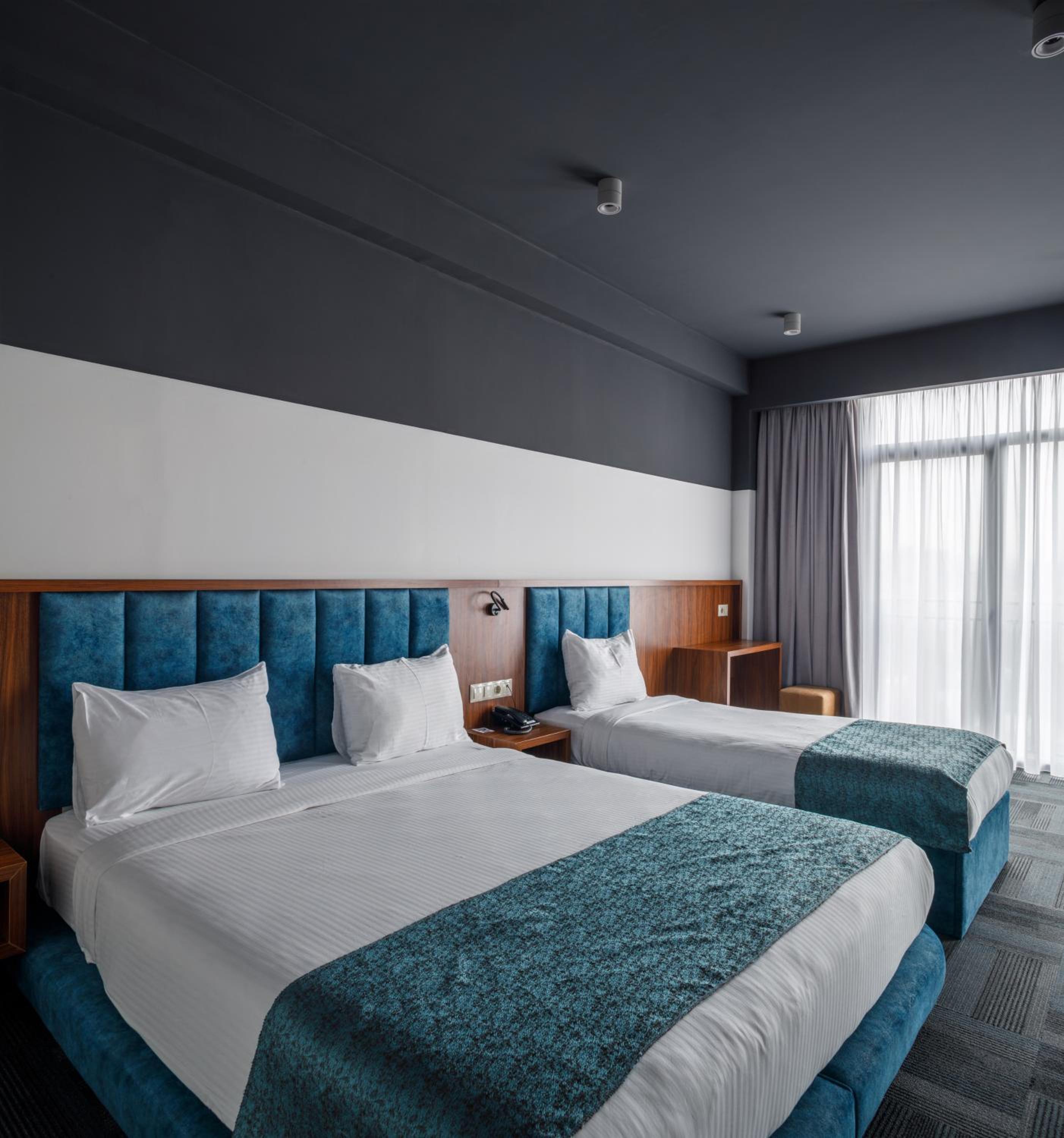 מלון אדרס אין טביליסי — Triple Room With Balcony