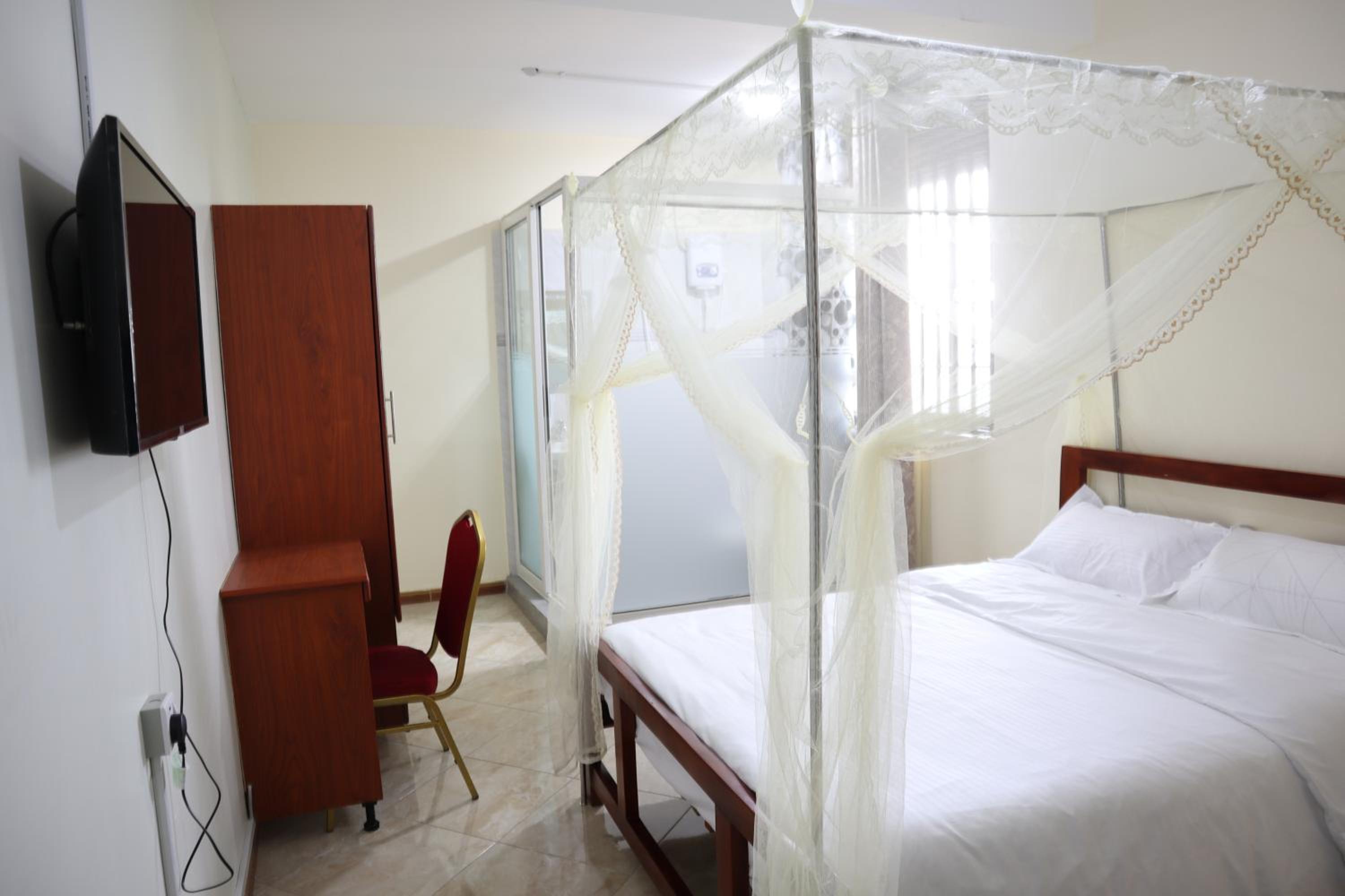 Single Room With Private Bathroom photo 2