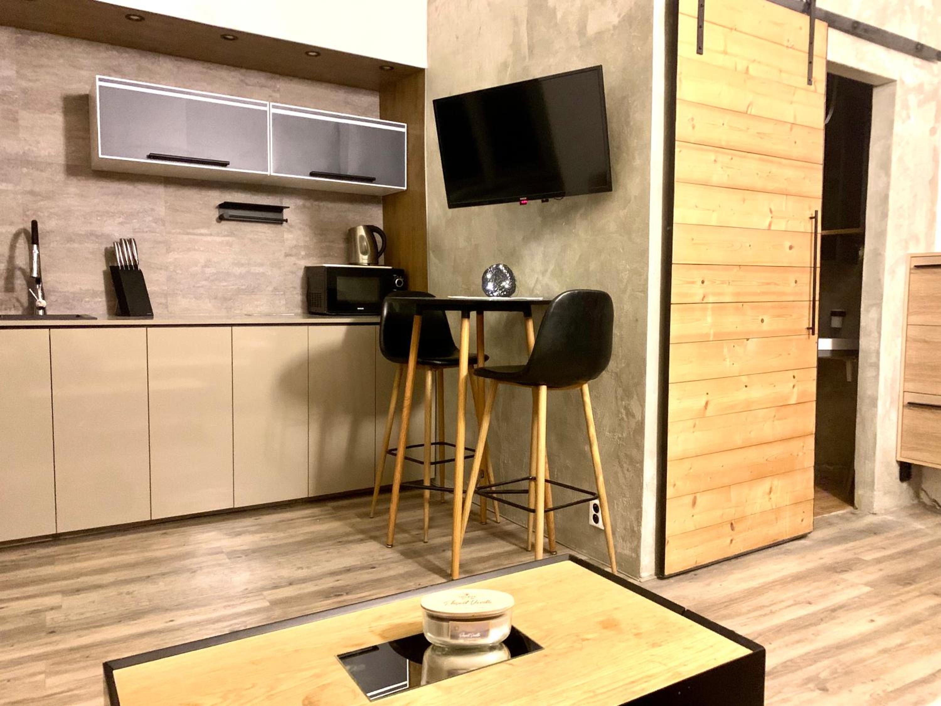 One-Bedroom Apartment photo 2