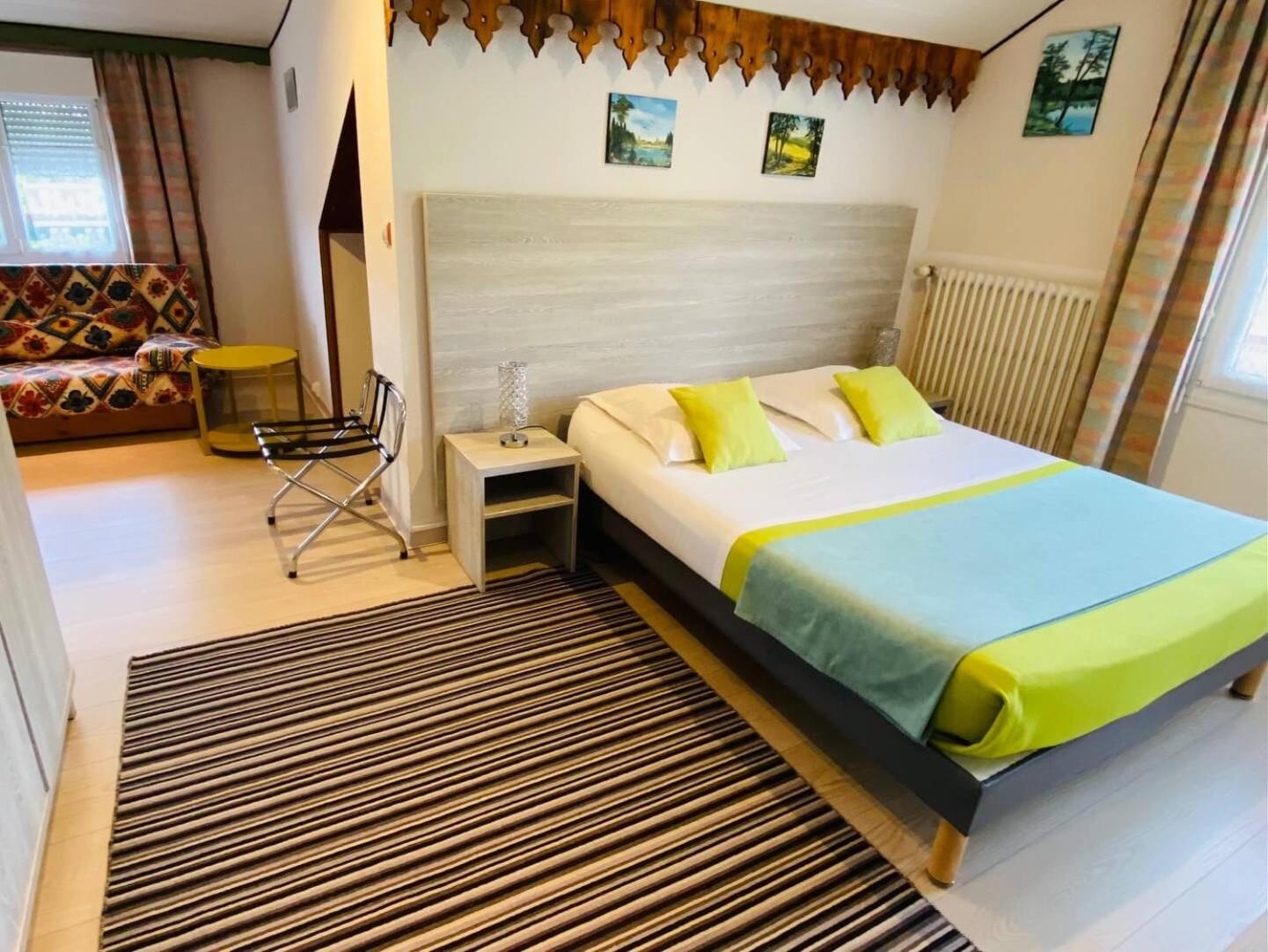 Queen Room photo 1