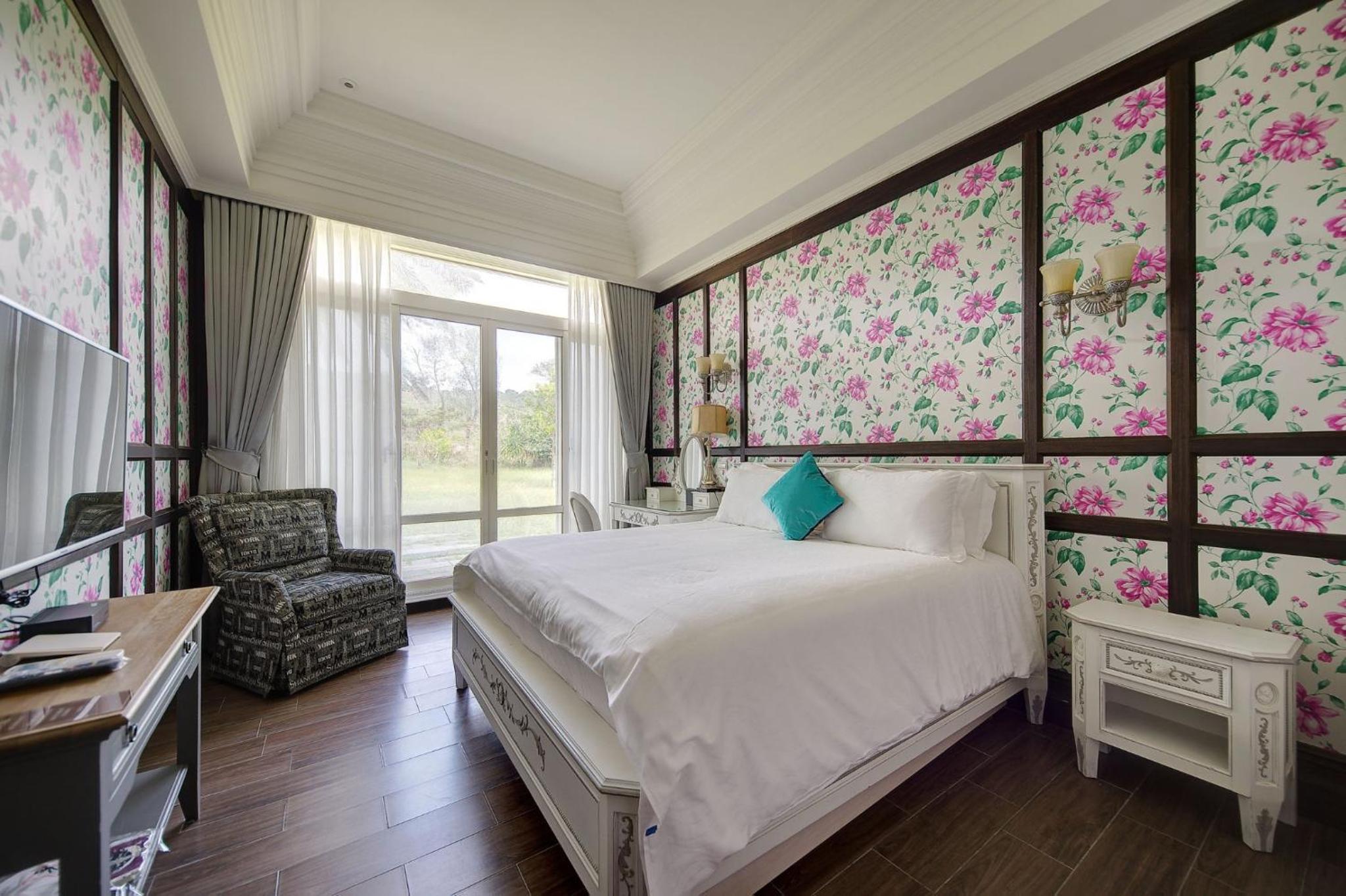 5-Bedroom Villa with Sea View