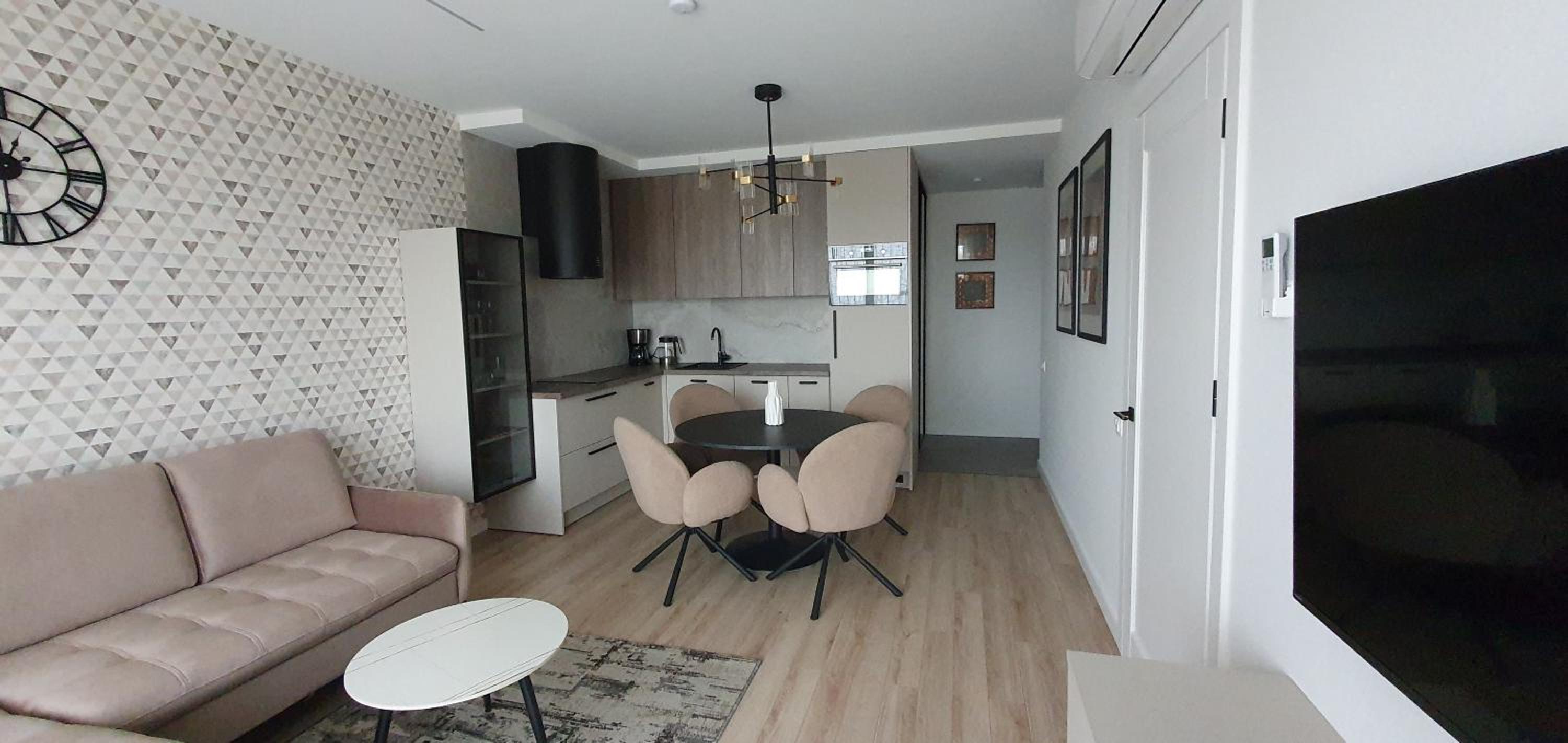 One-Bedroom Apartment photo 1