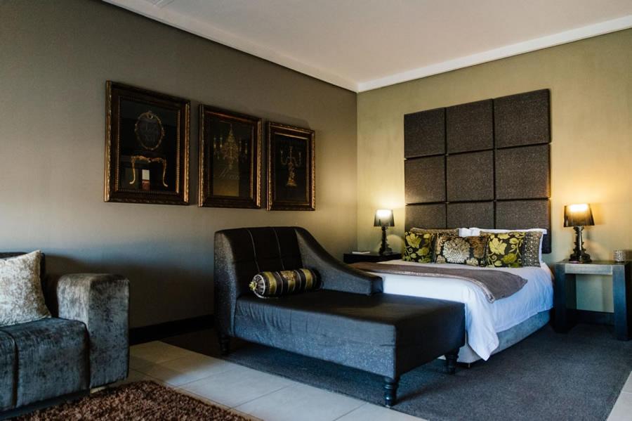 Queen Room photo 1