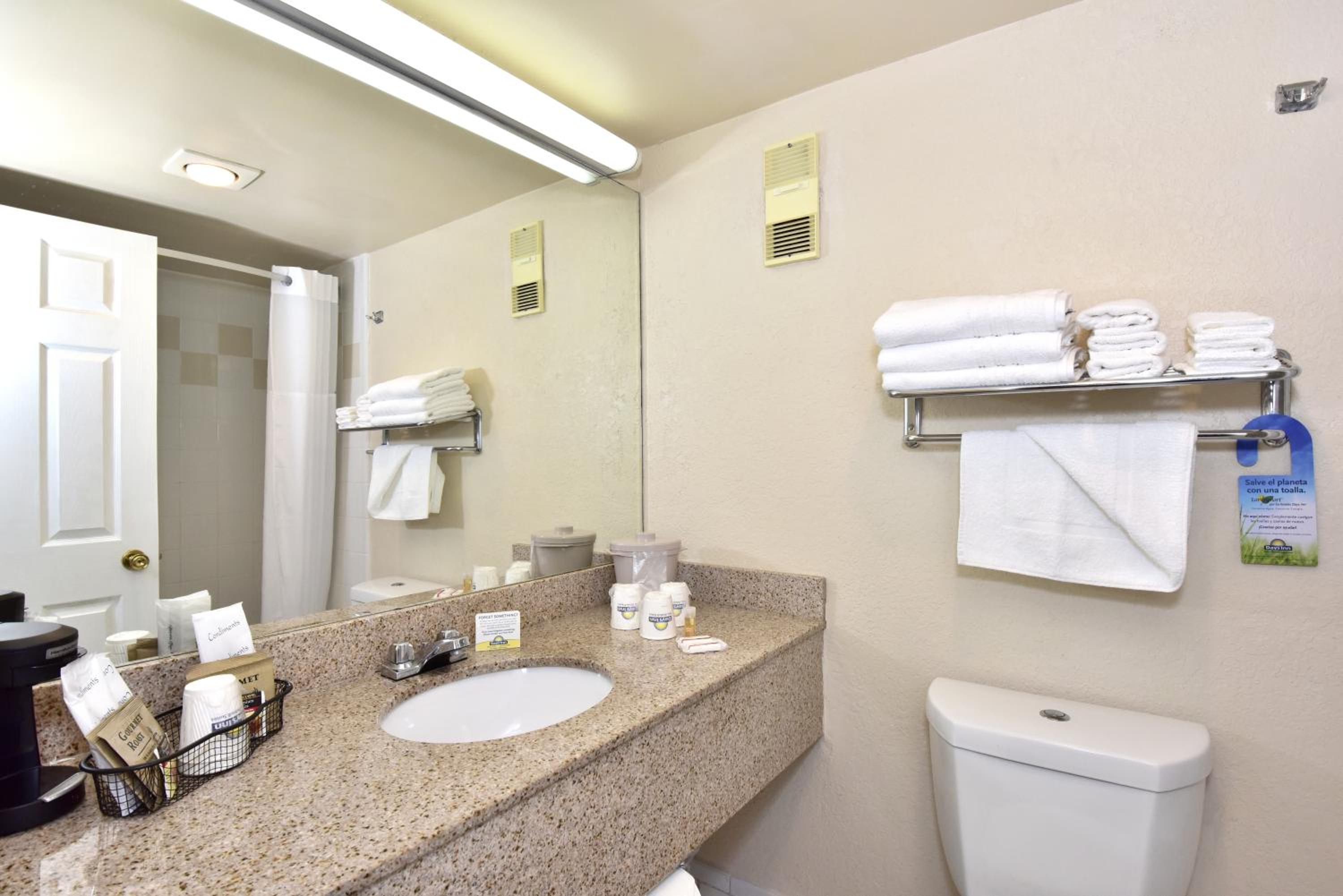 Double Room - Non Smoking photo 3