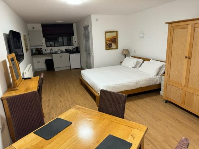 Three-Bedroom Apartment - Photo 2