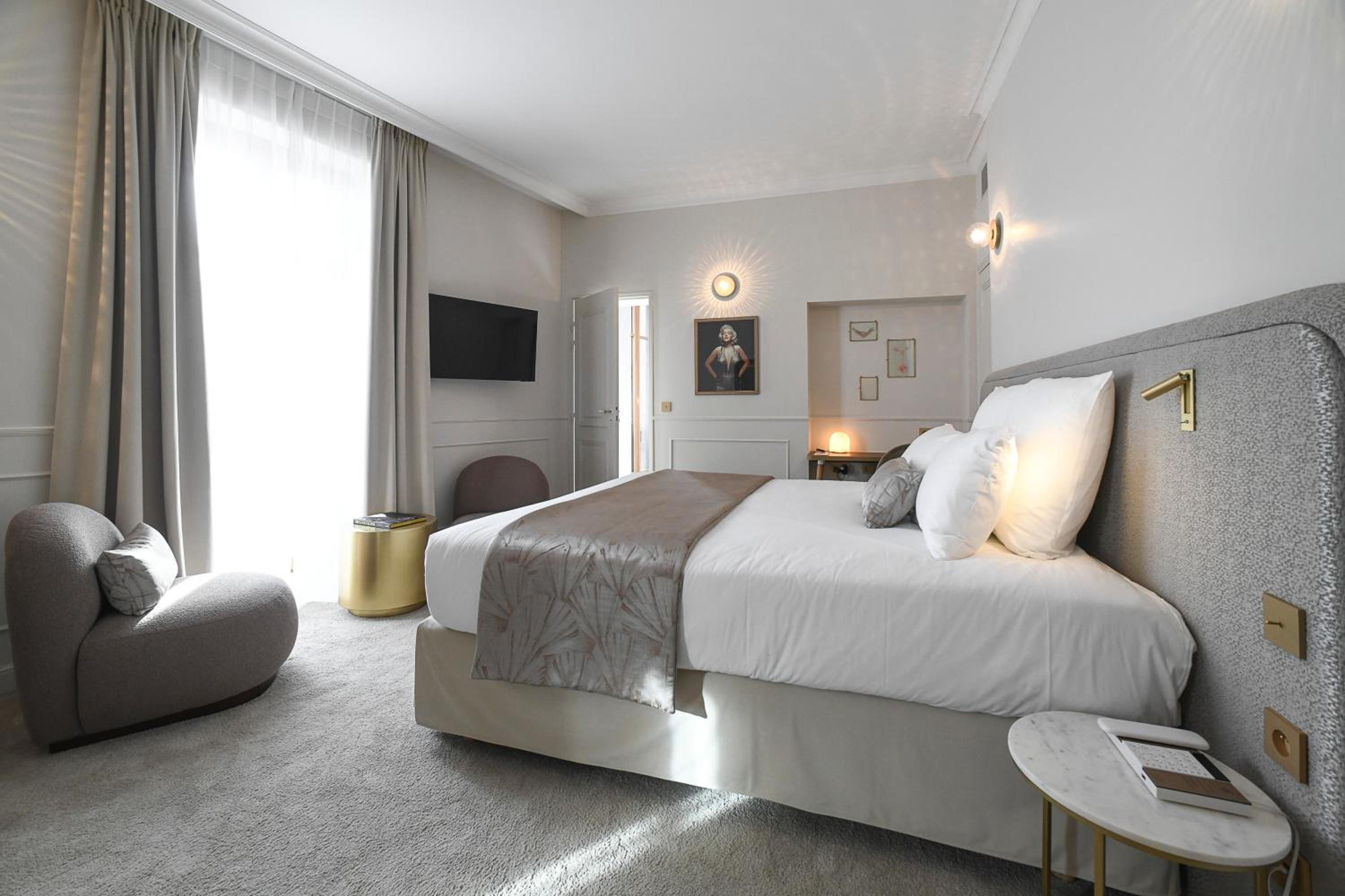 Deluxe Double Room - Photo 10