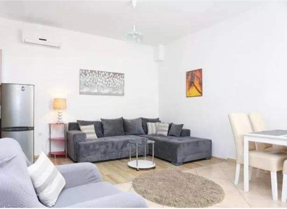 One-Bedroom Apartment with Terrace photo 2