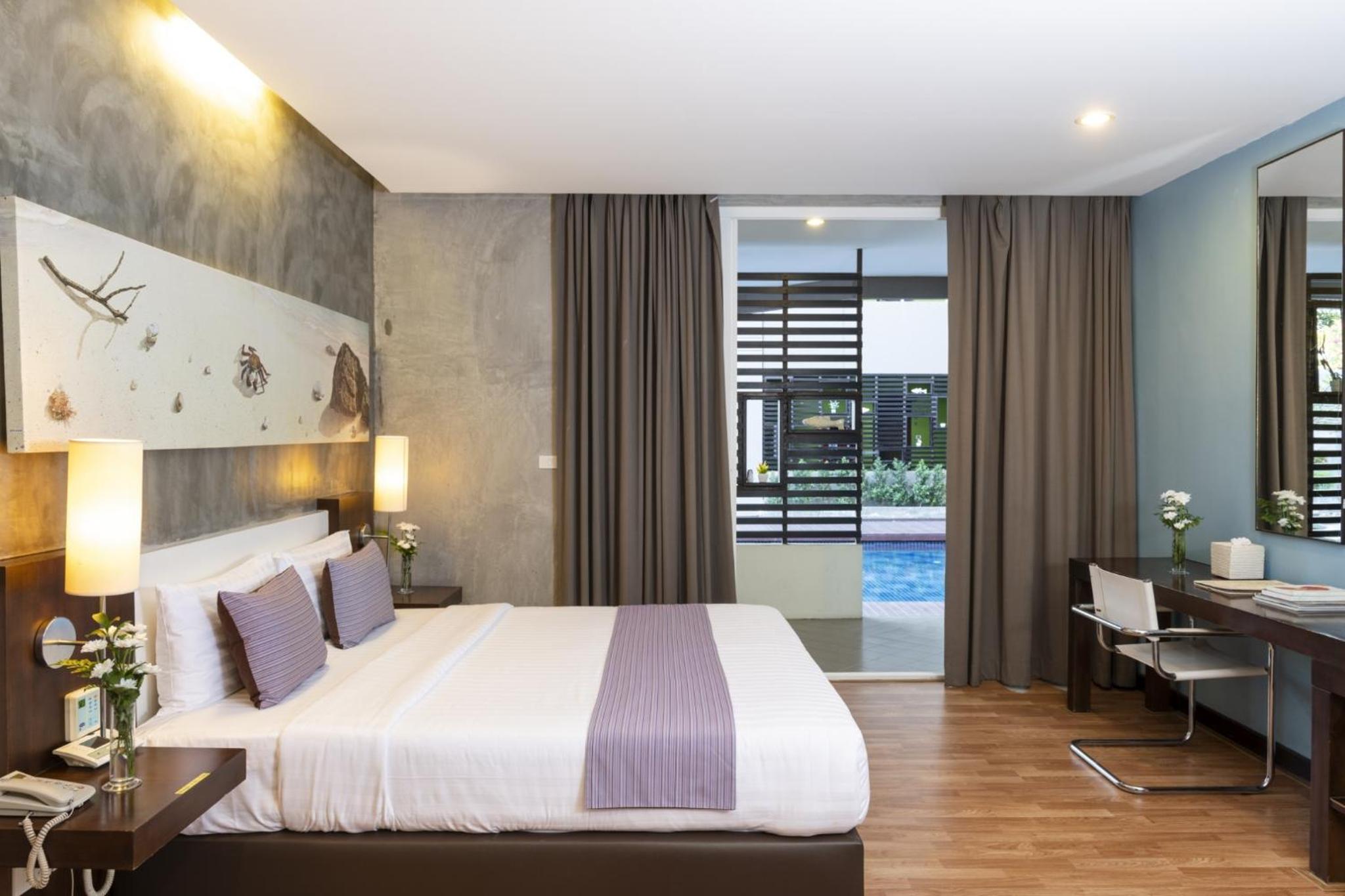 King Room with Pool View photo 2