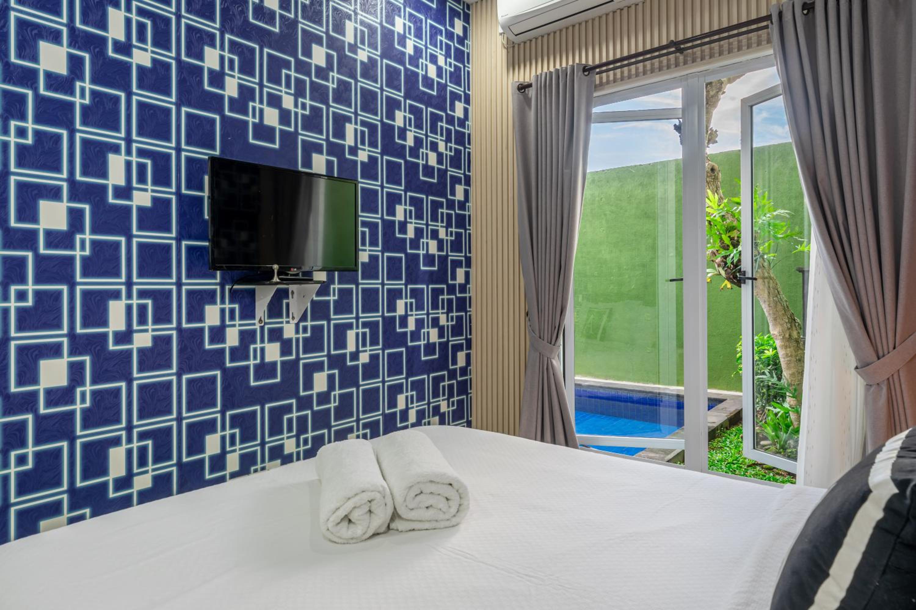 Three-Bedroom Villa - Photo 16