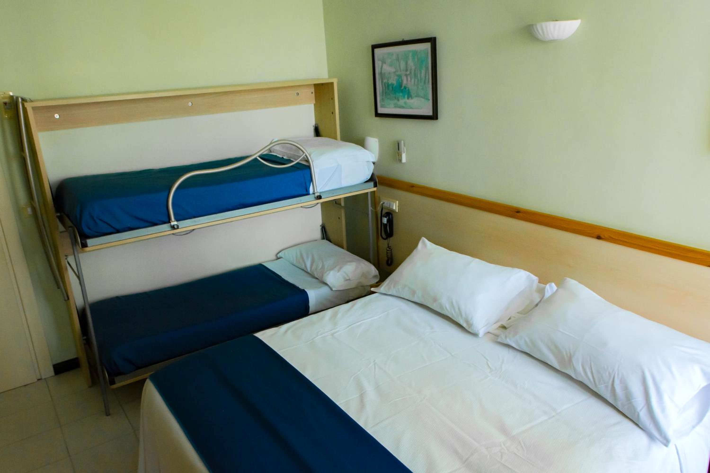 Quadruple Room - Photo 3