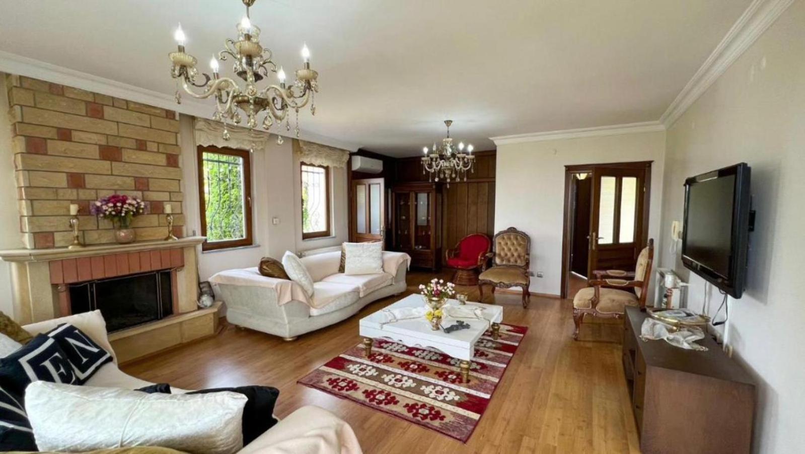 Villa photo 1