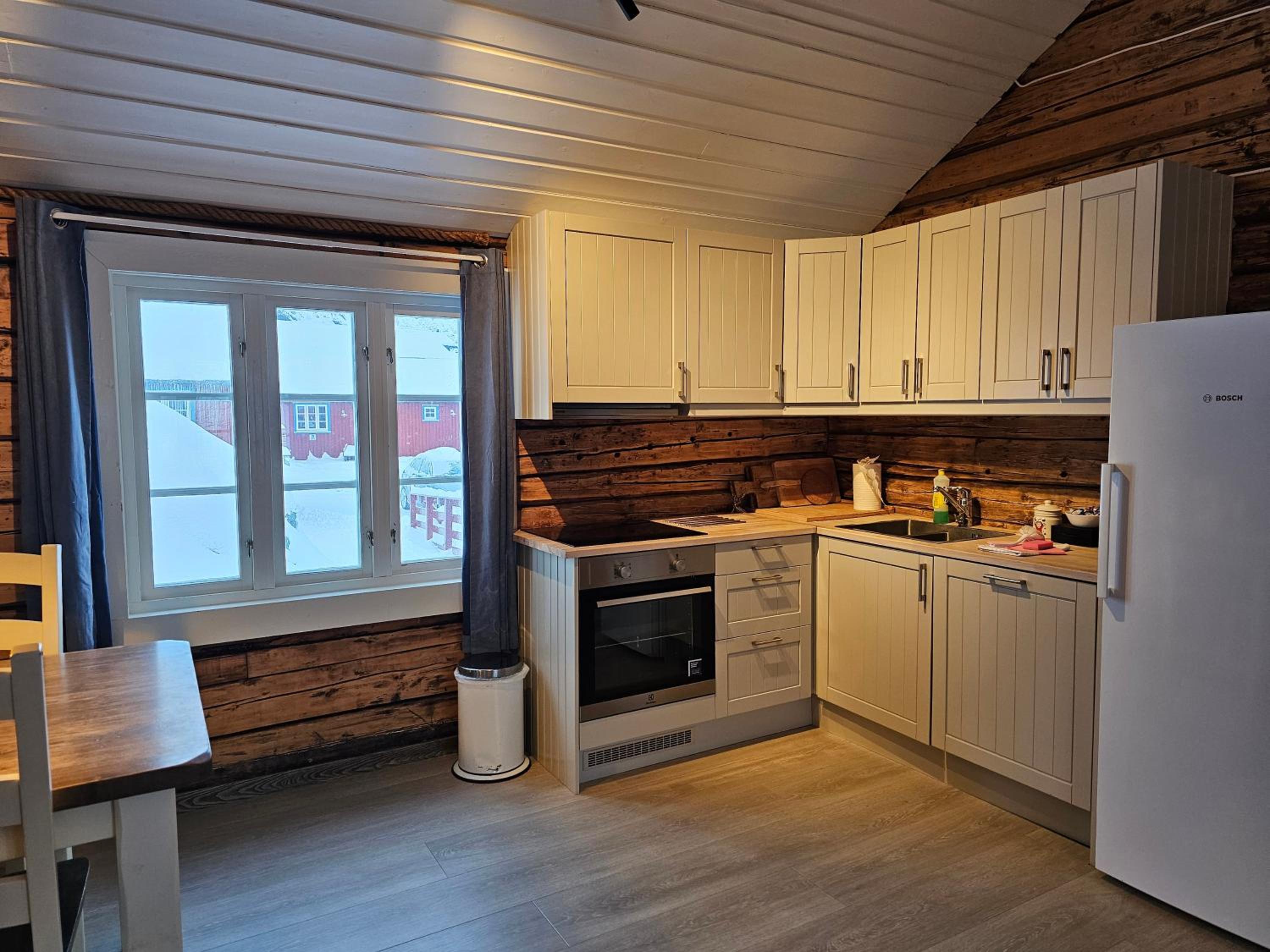 Three-Bedroom Cottage (8 Adults) - Photo 9
