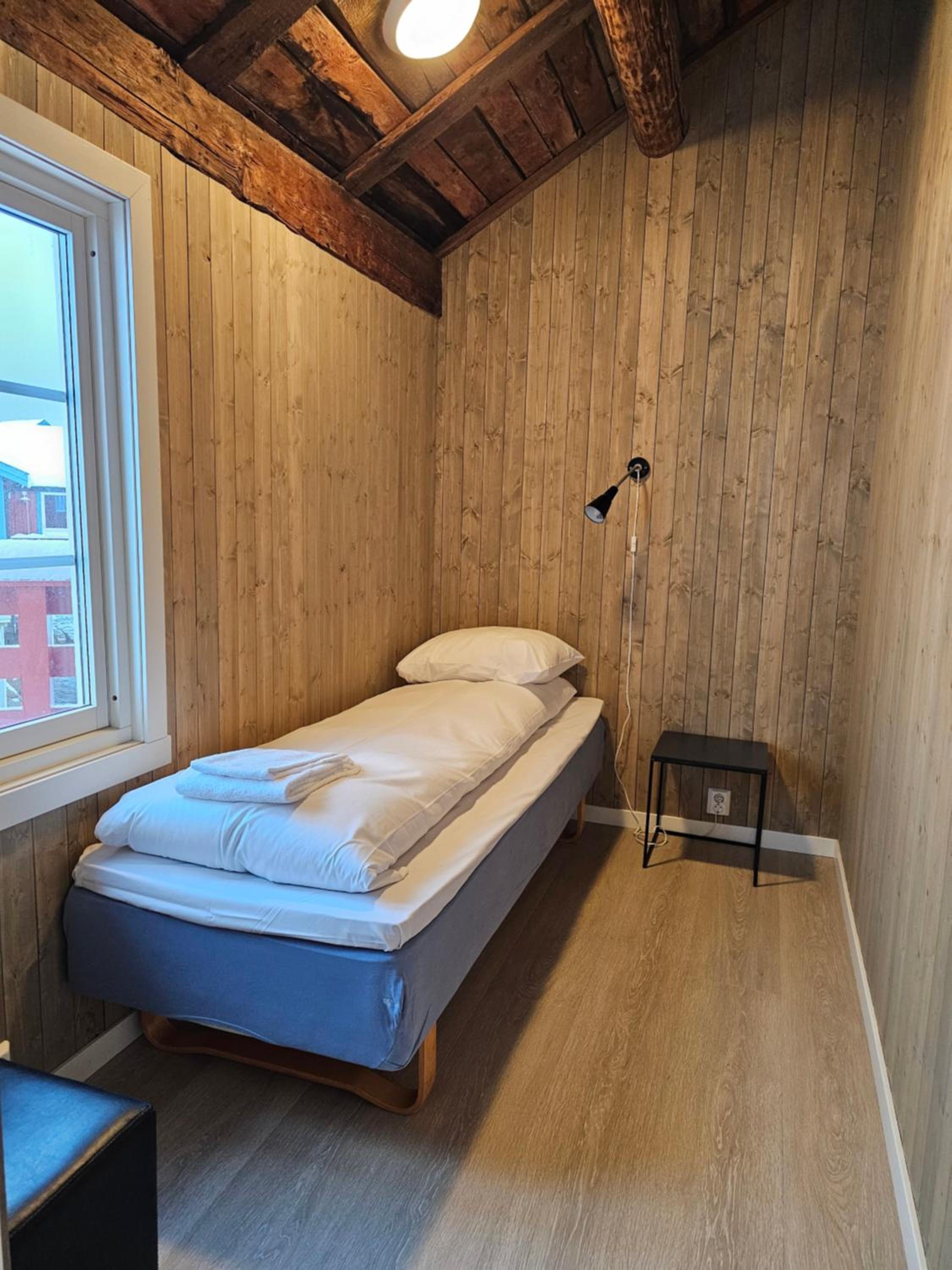 Three-Bedroom Cottage (8 Adults) - Photo 4