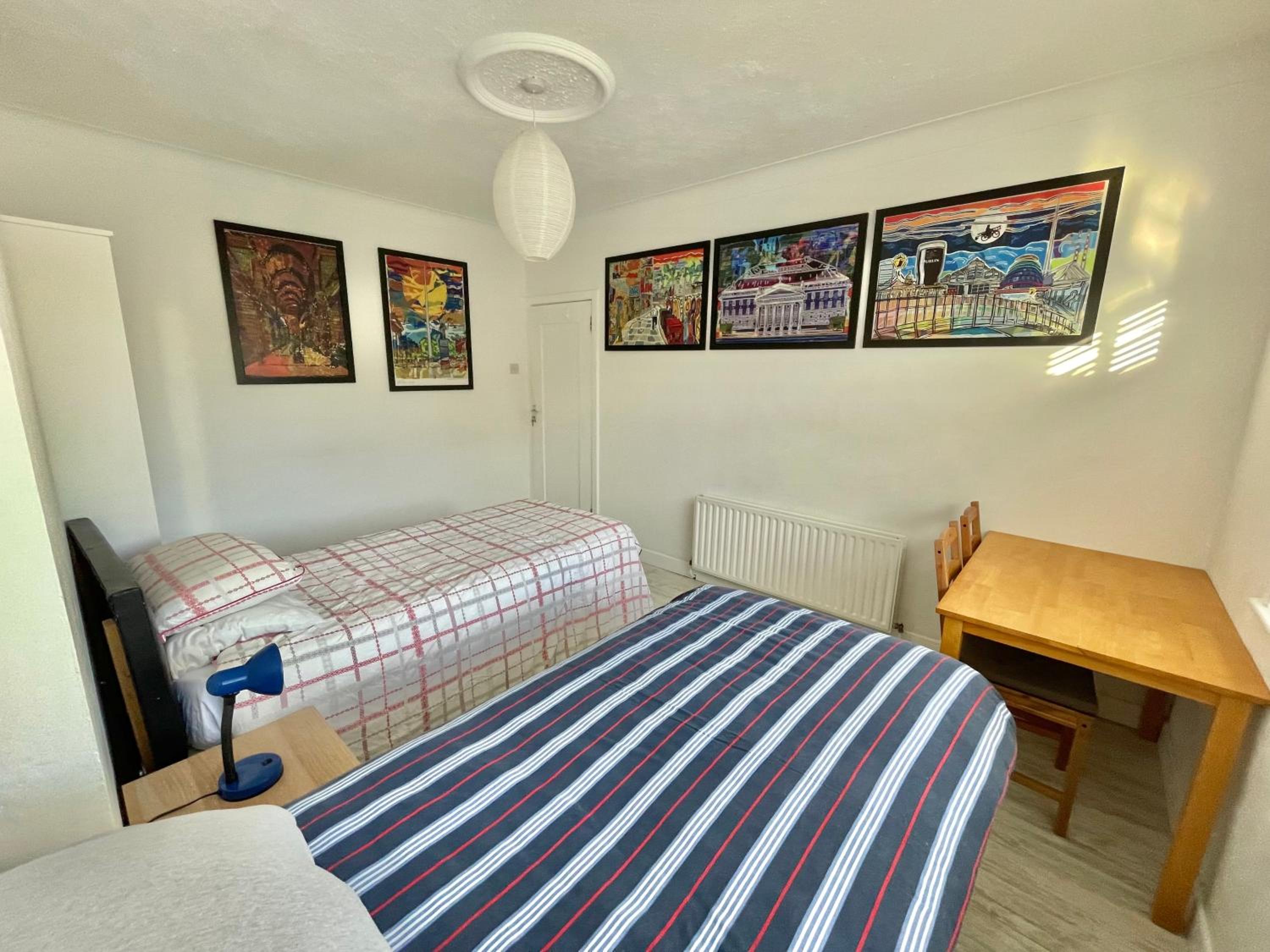 Double Room with Shared Bathroom photo 1