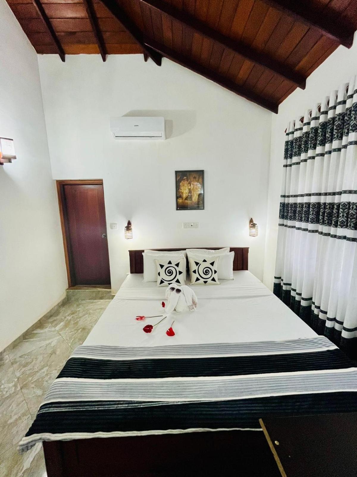 Deluxe King Room photo 2