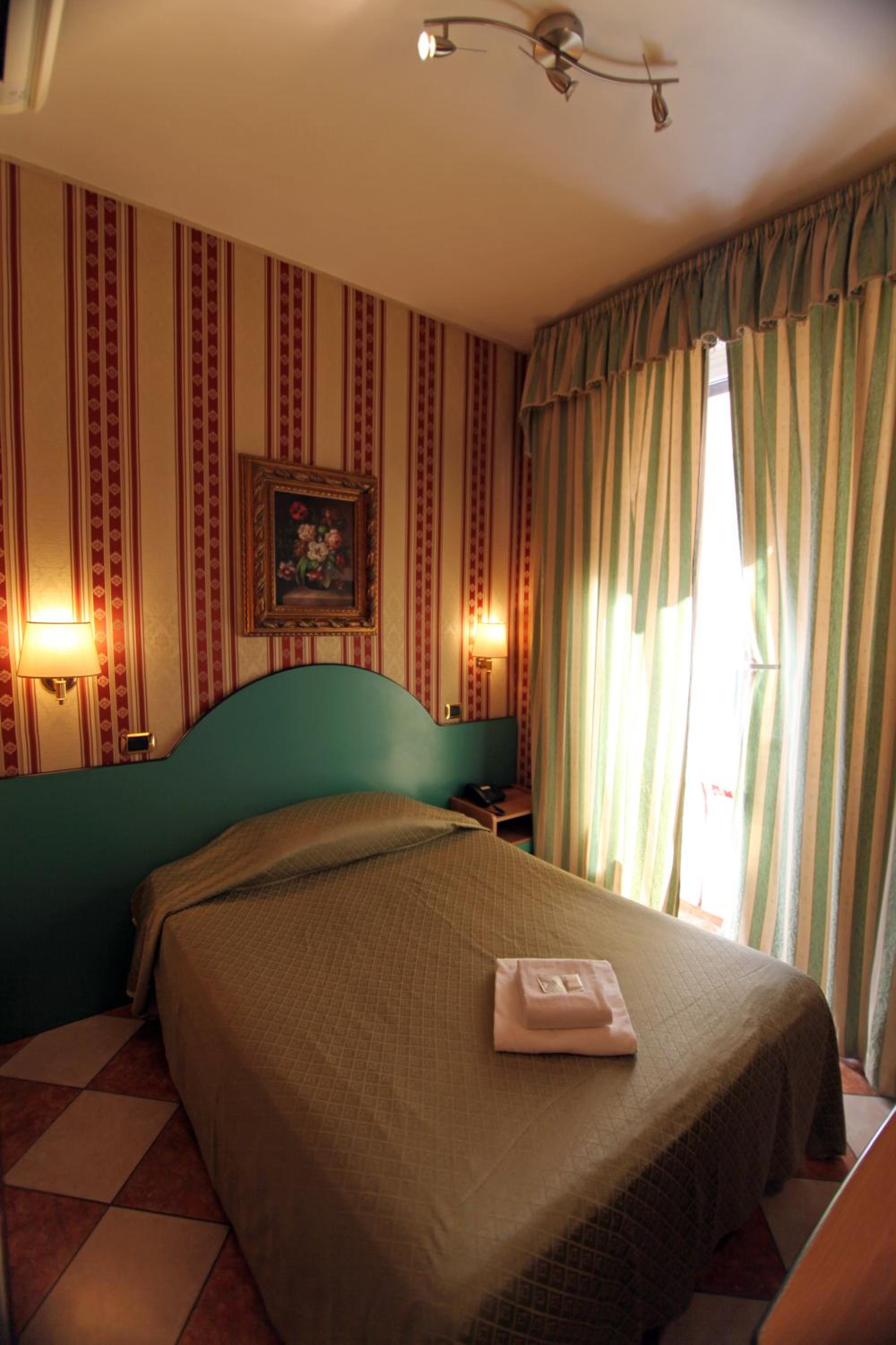 Economy Triple Room