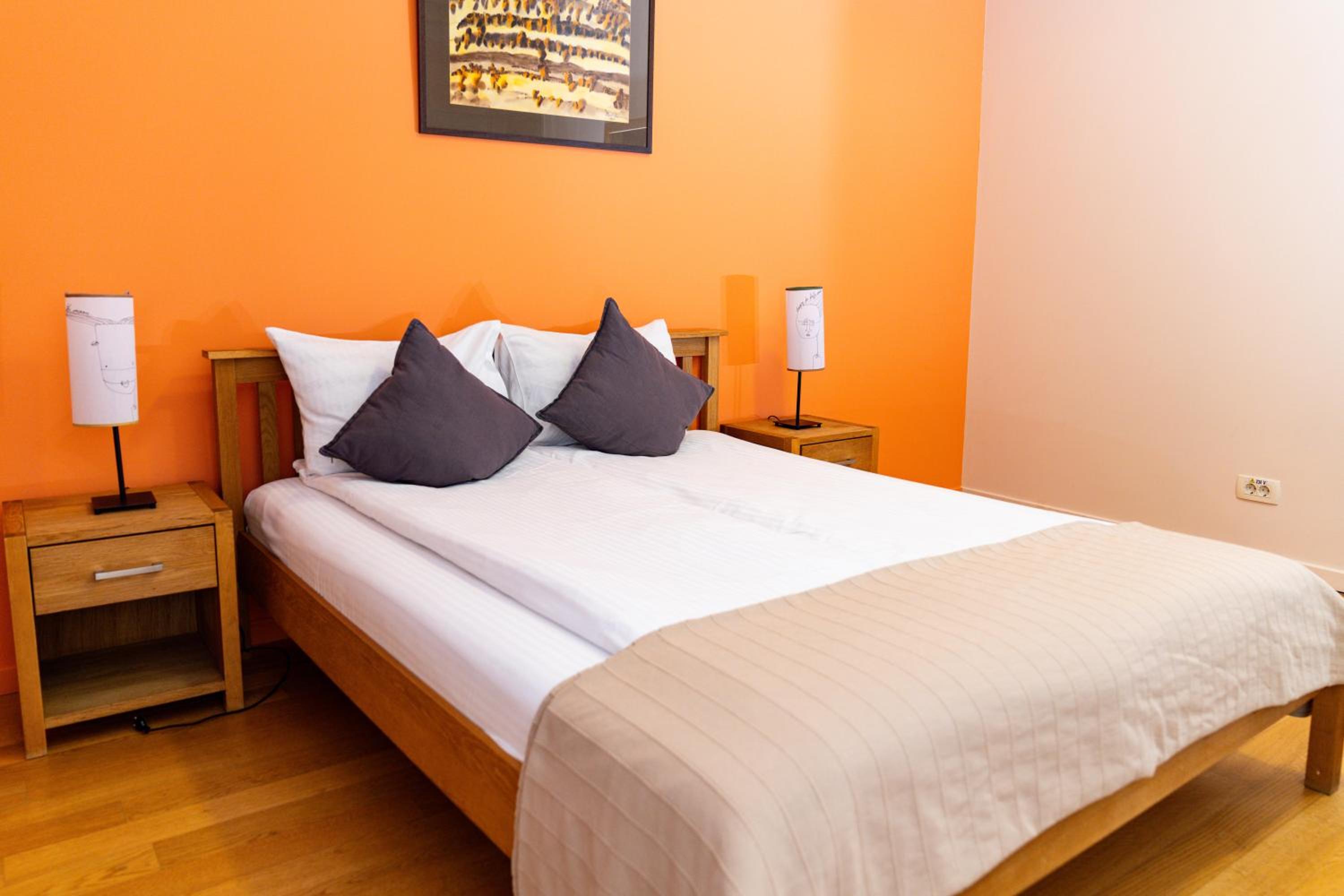 Queen Room - Photo 11