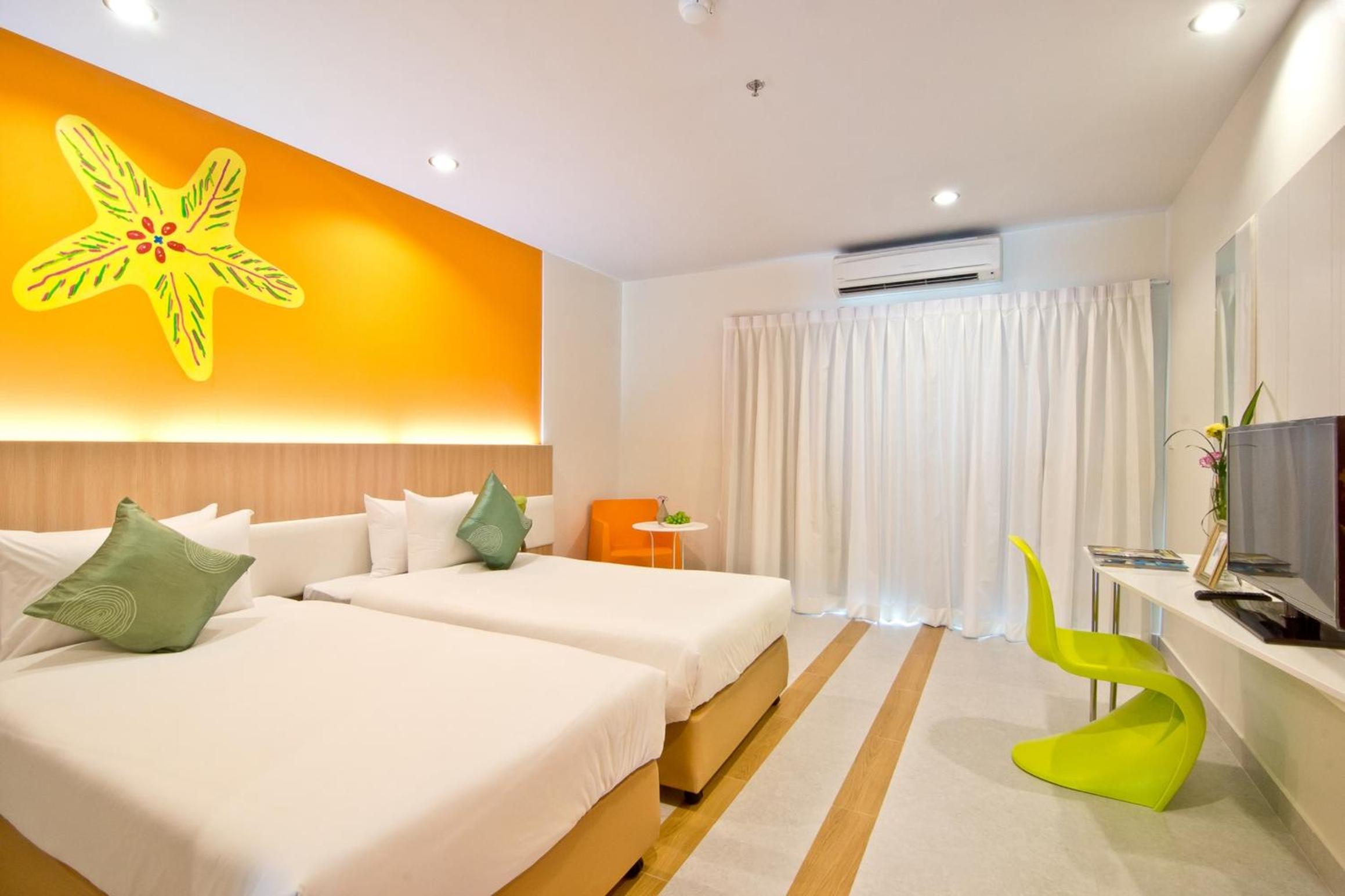 Deluxe Twin Room with Pool View - Photo 5