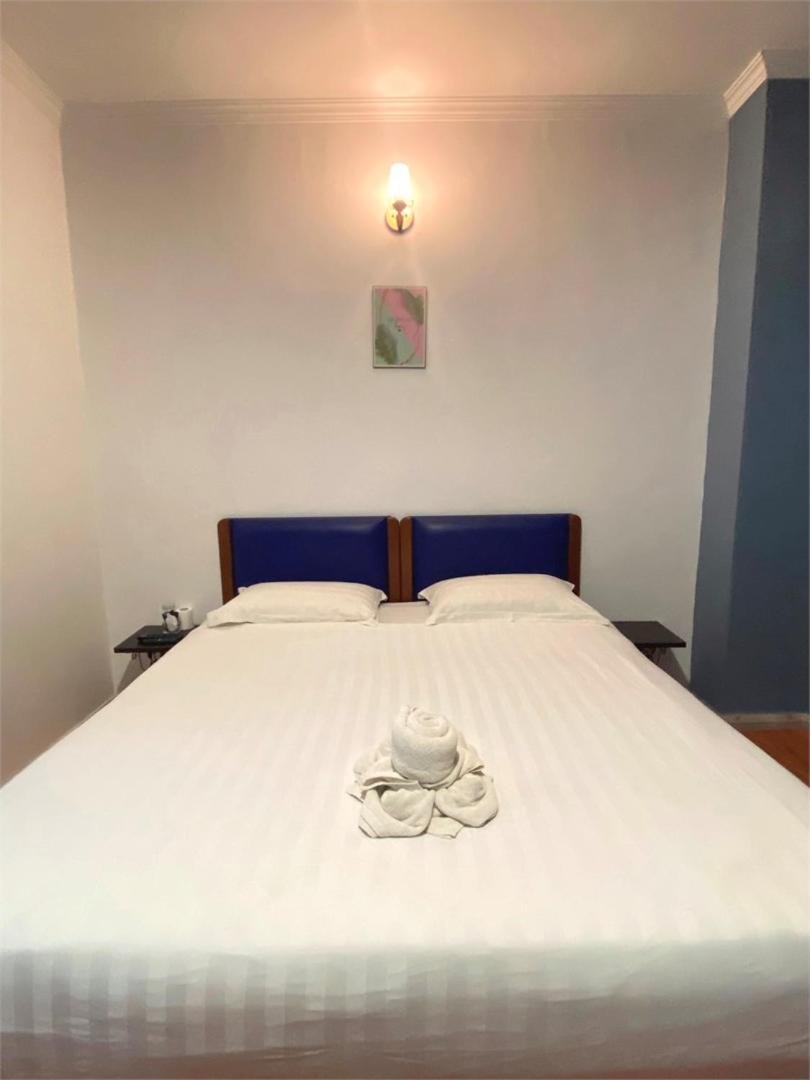 Standard King Room photo 2