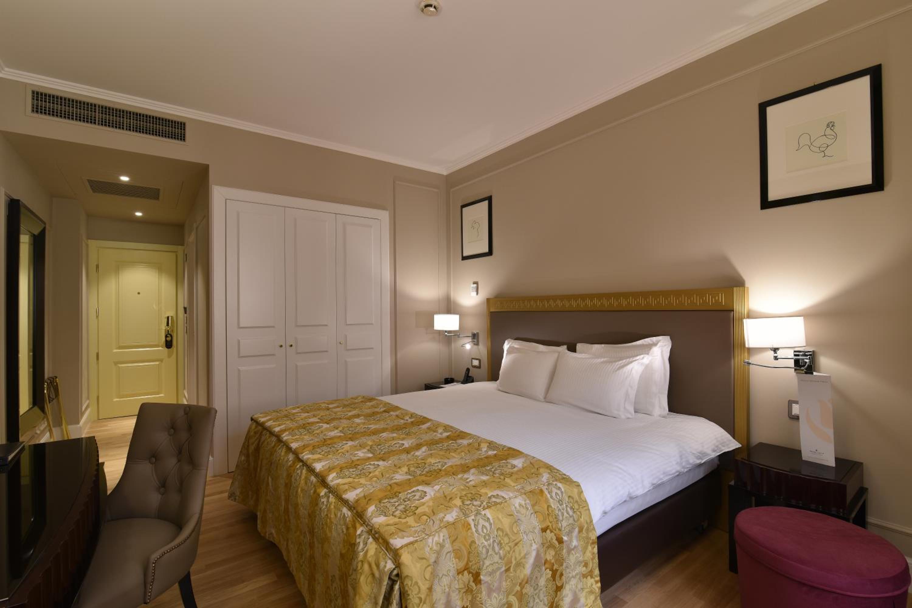 Superior King Room photo 2
