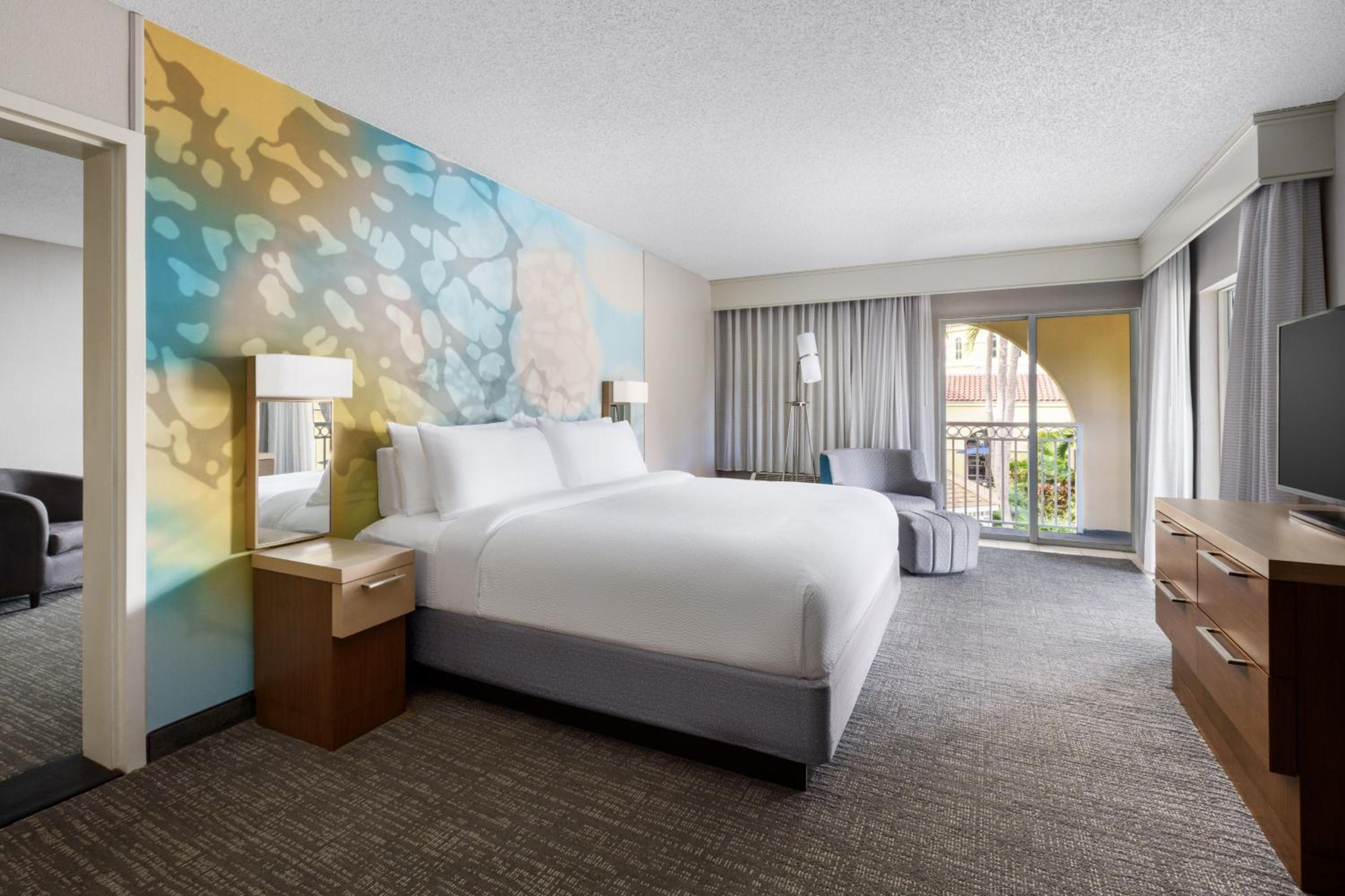 One-Bedroom King Suite - Non-Smoking - Photo 3