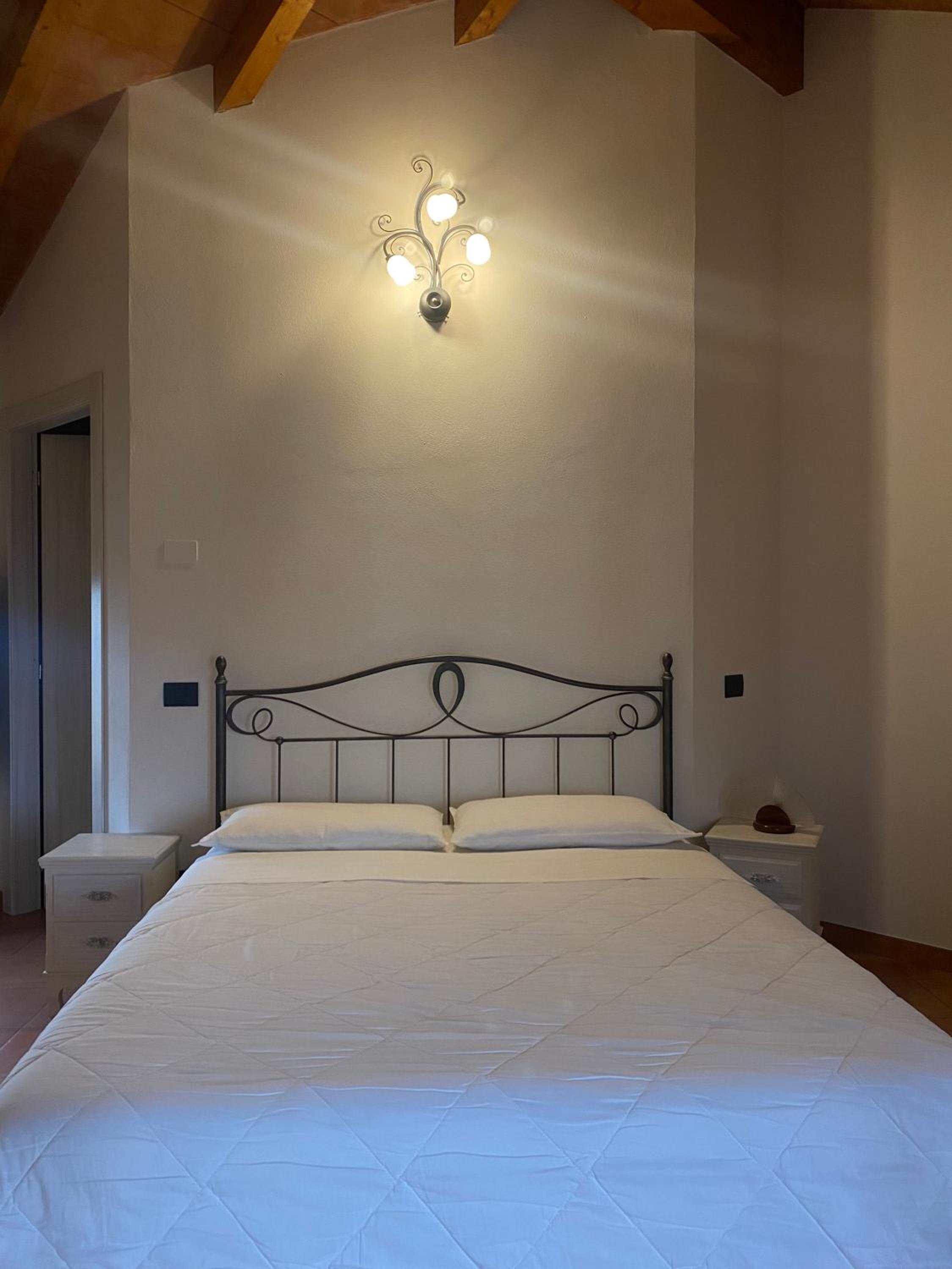 Double Room with Extra Bed - Photo 1