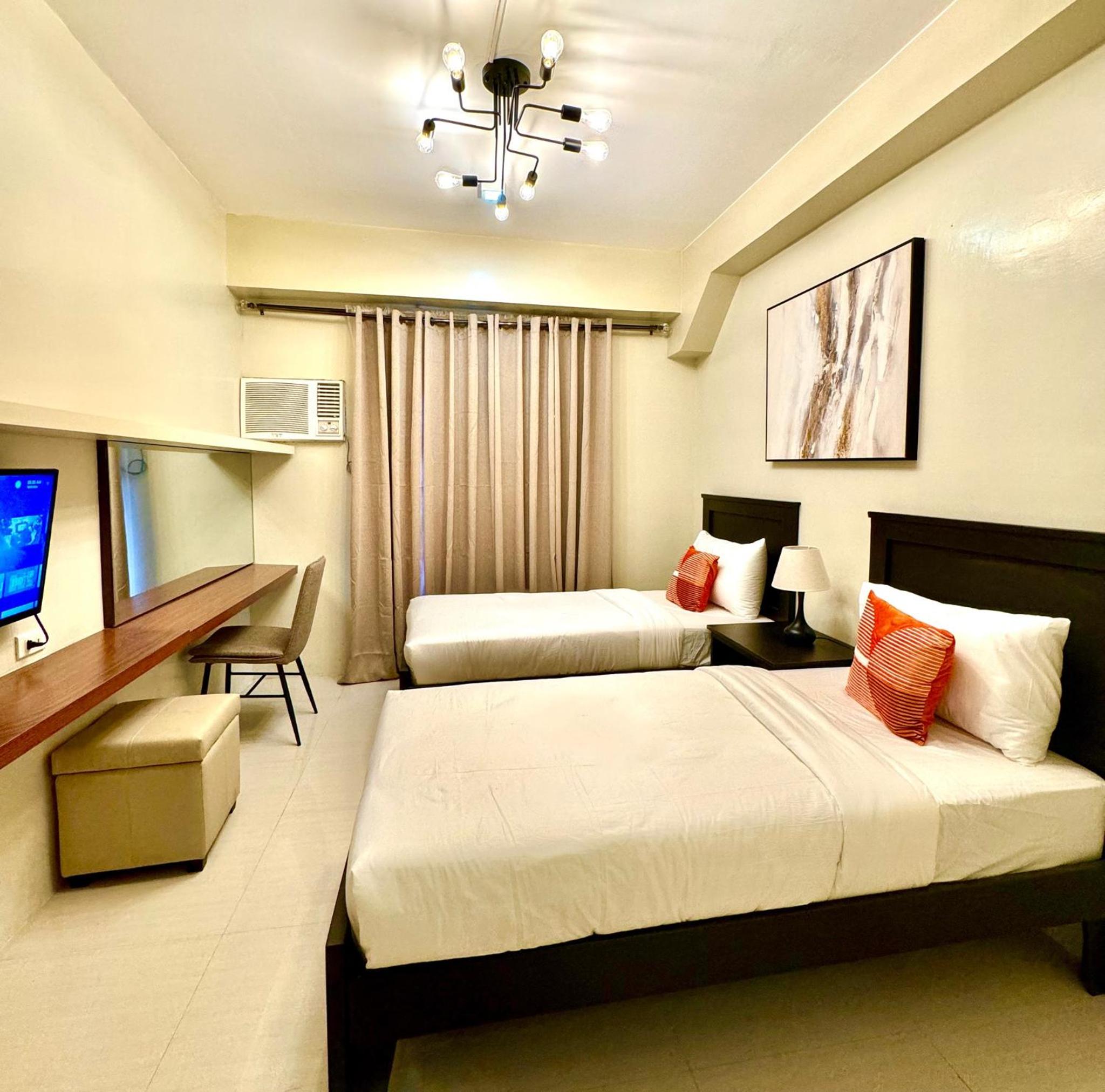Deluxe Double or Twin Room with City View - Photo 2