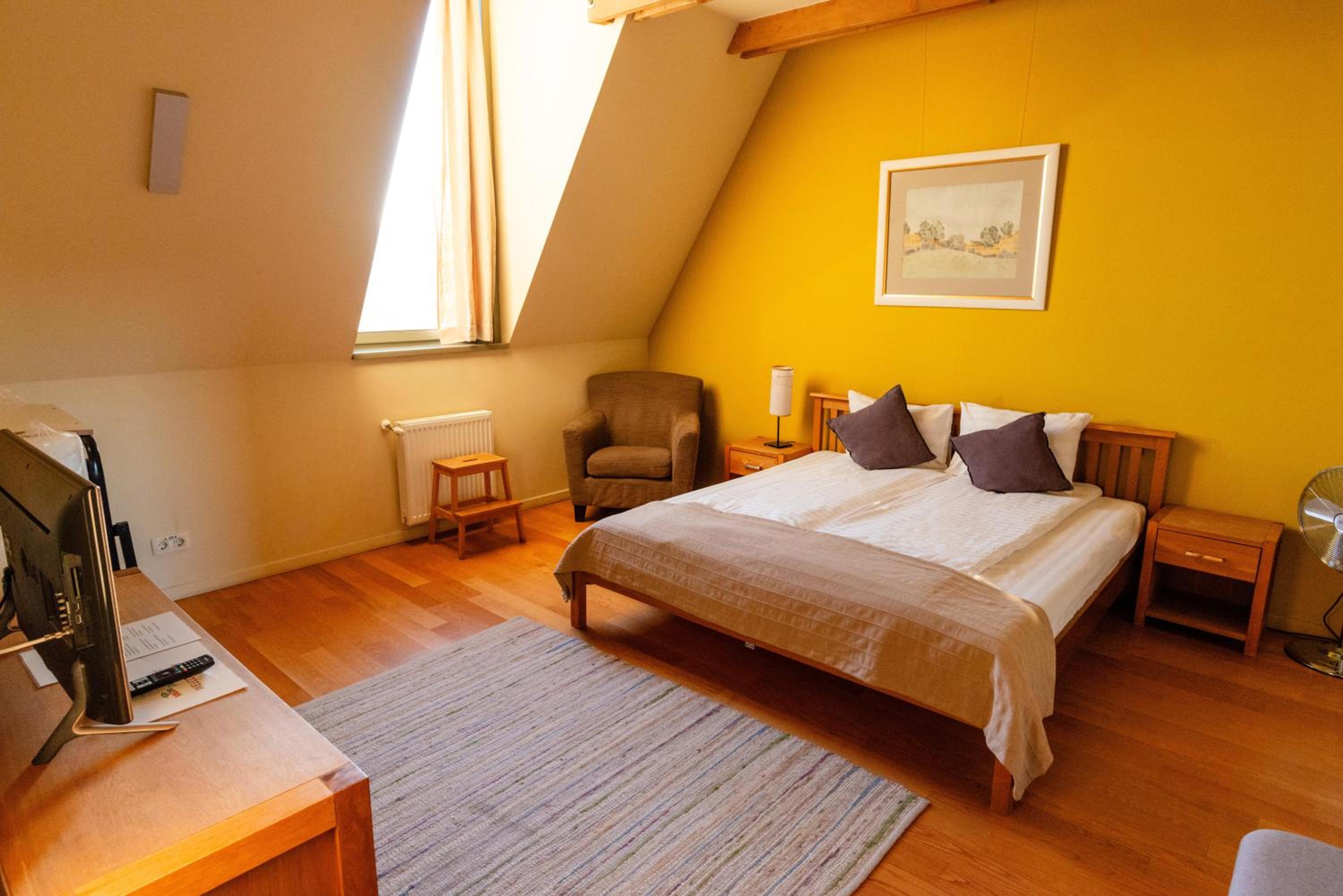 Deluxe Family Suite - Photo 1