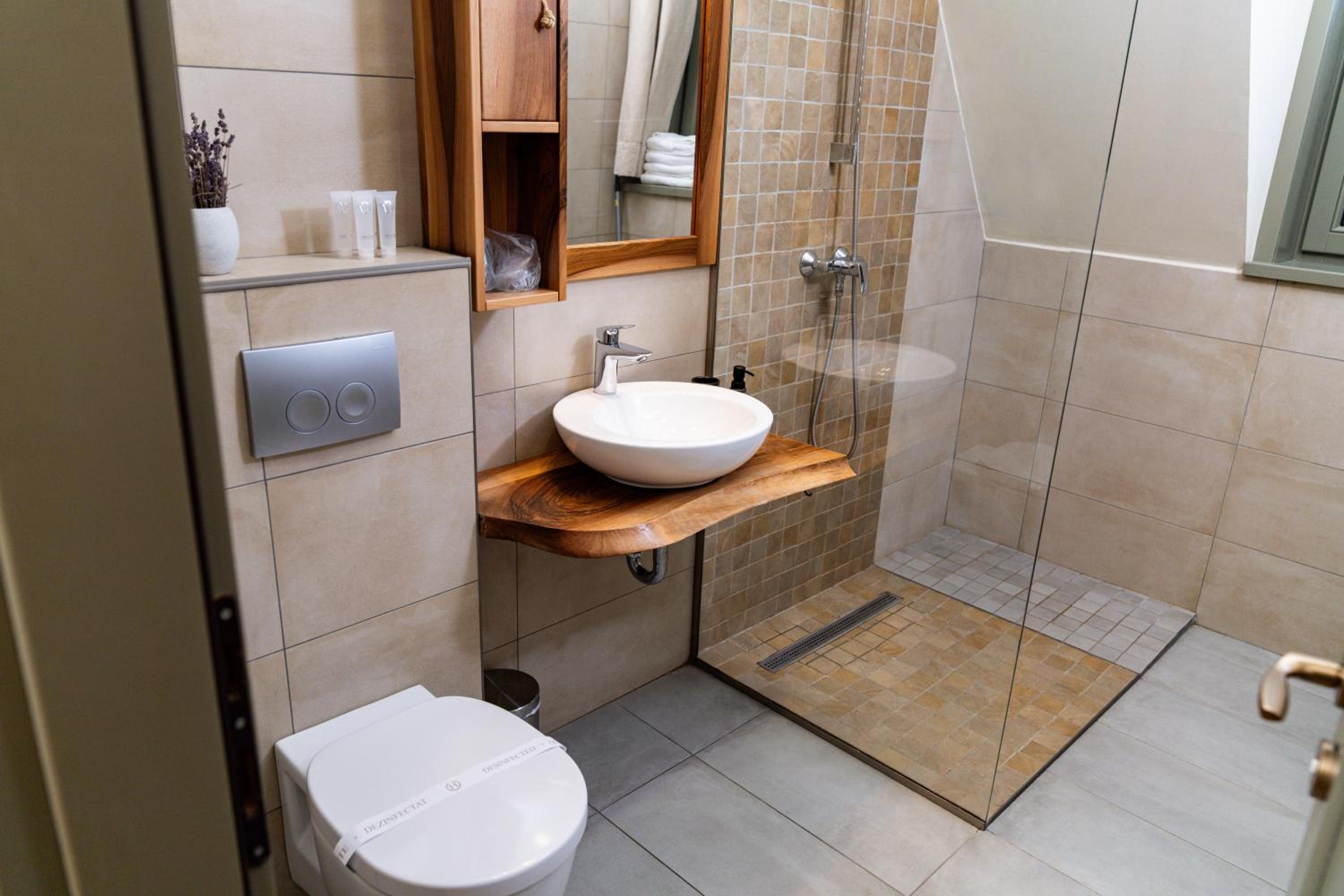 Deluxe Family Suite - Photo 6