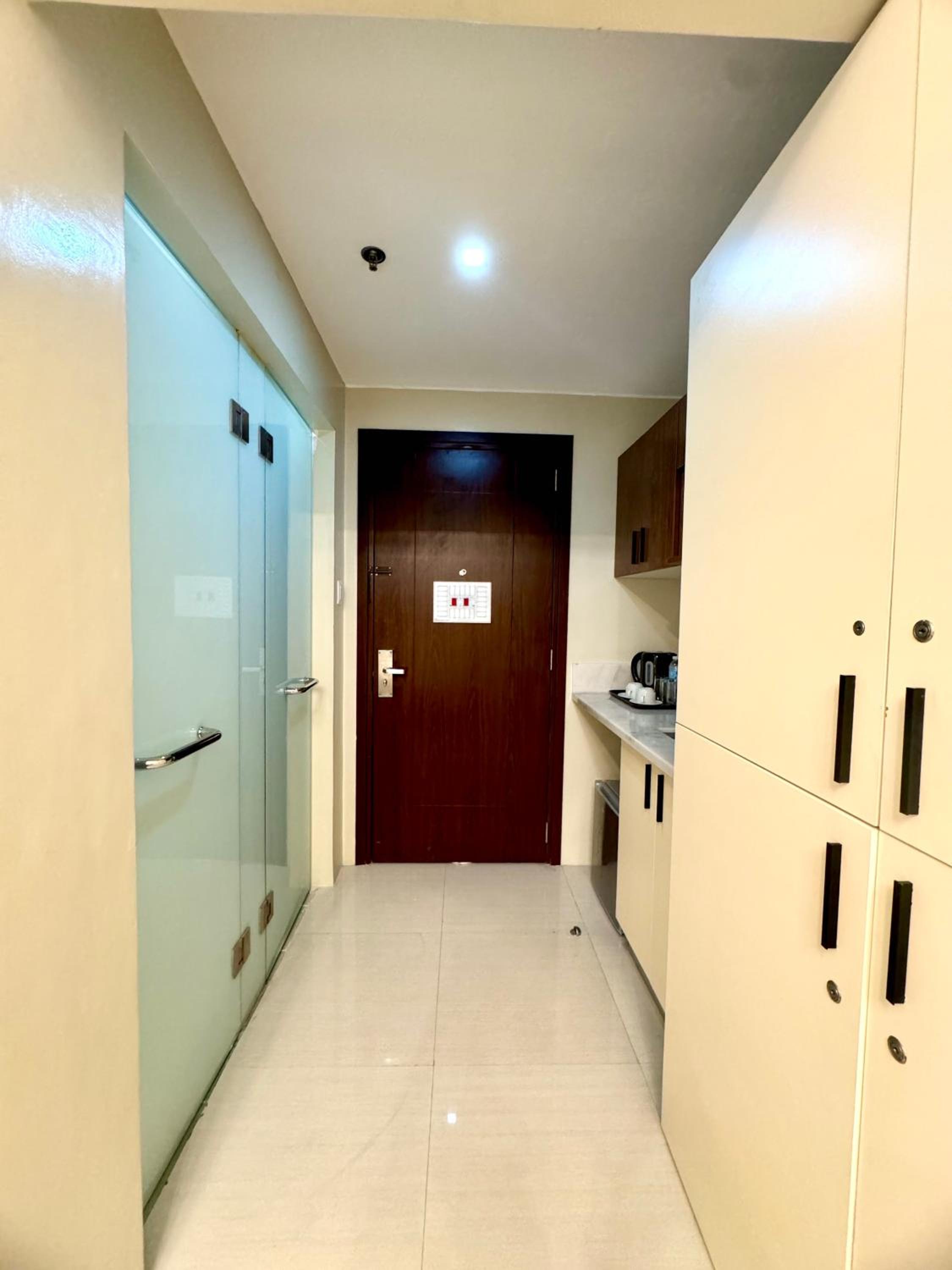 Deluxe Double or Twin Room with City View - Photo 8
