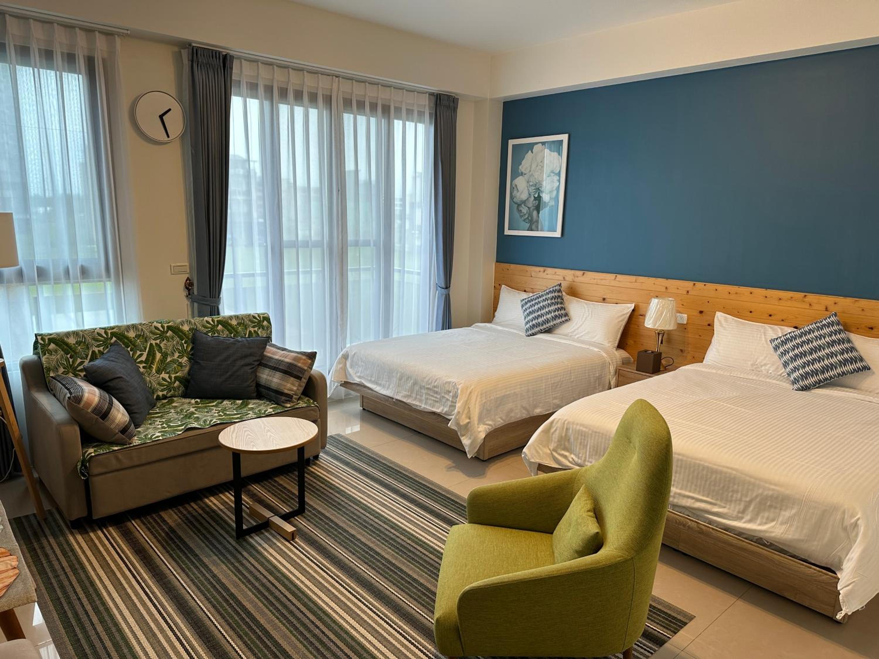 Quadruple Room with Balcony photo 3