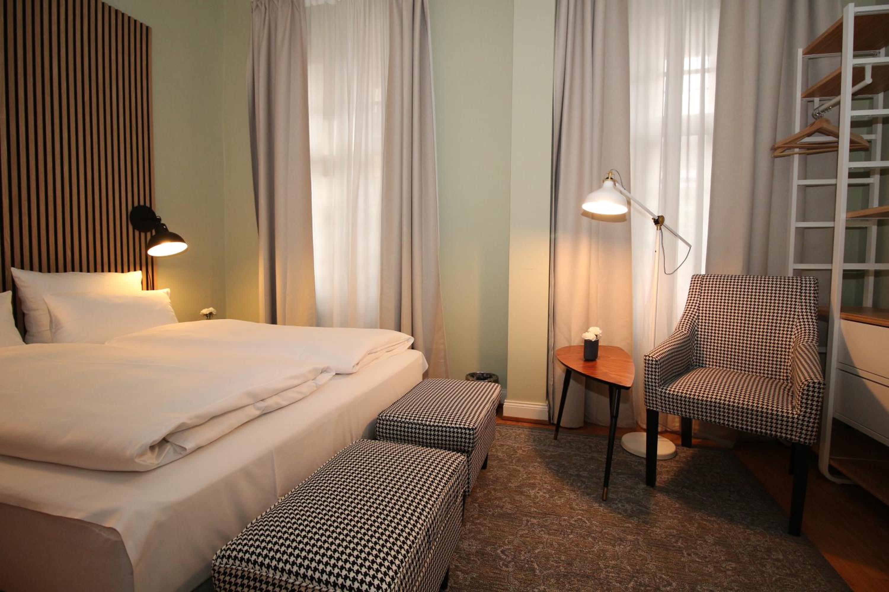 Small Double Room - Photo 7