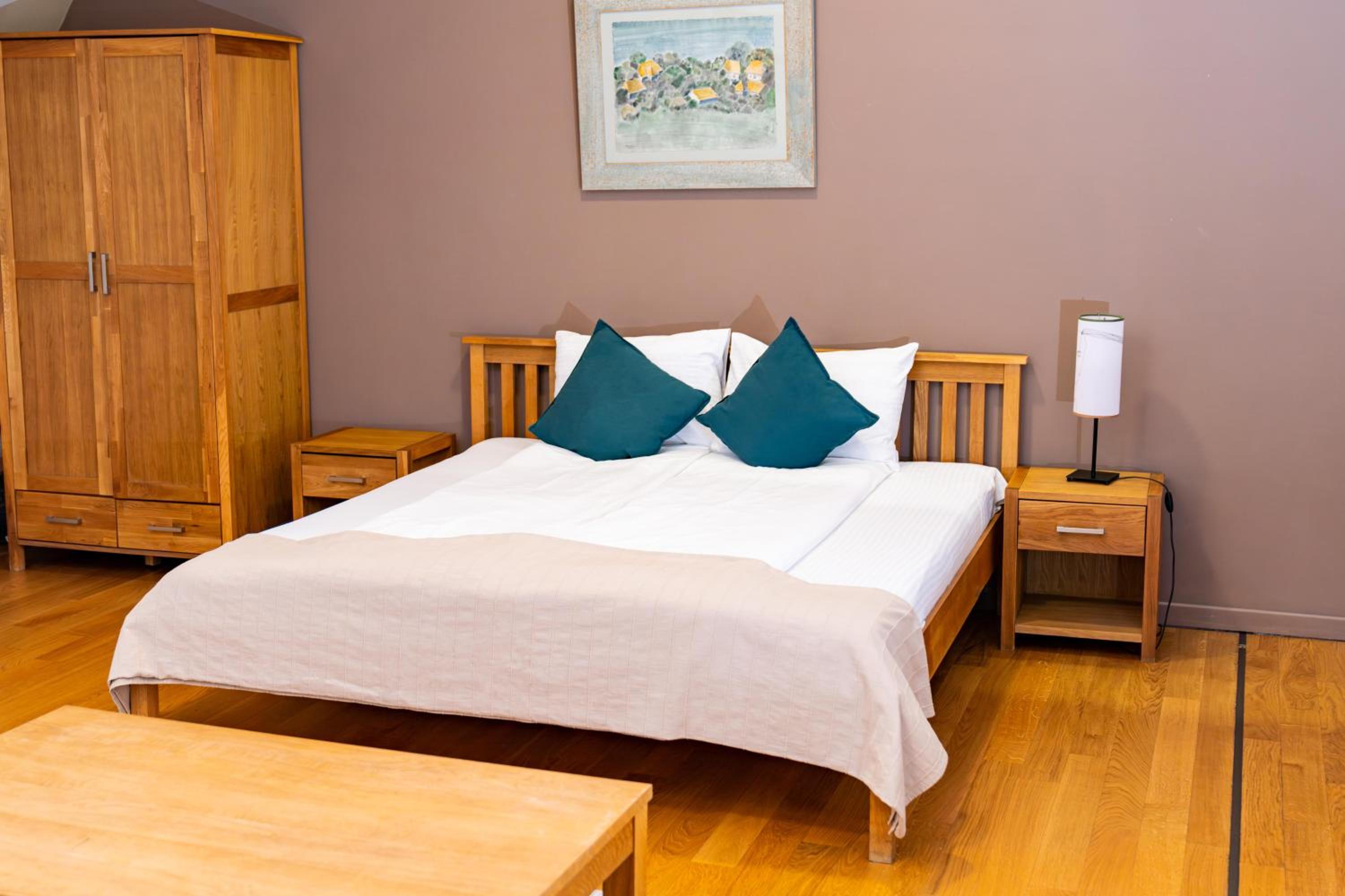 Deluxe Family Suite - Photo 11