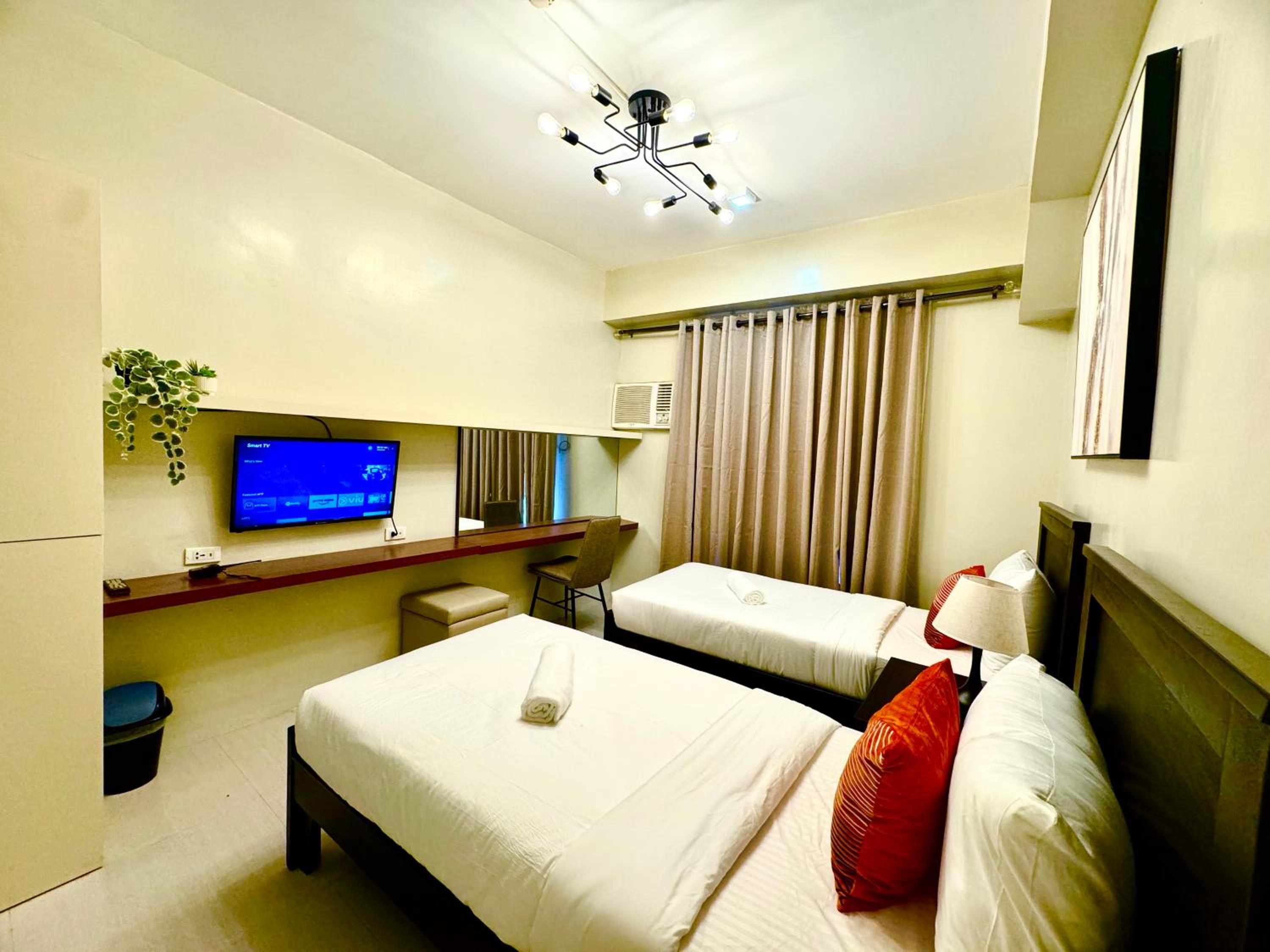 Deluxe Double or Twin Room with City View - Photo 6