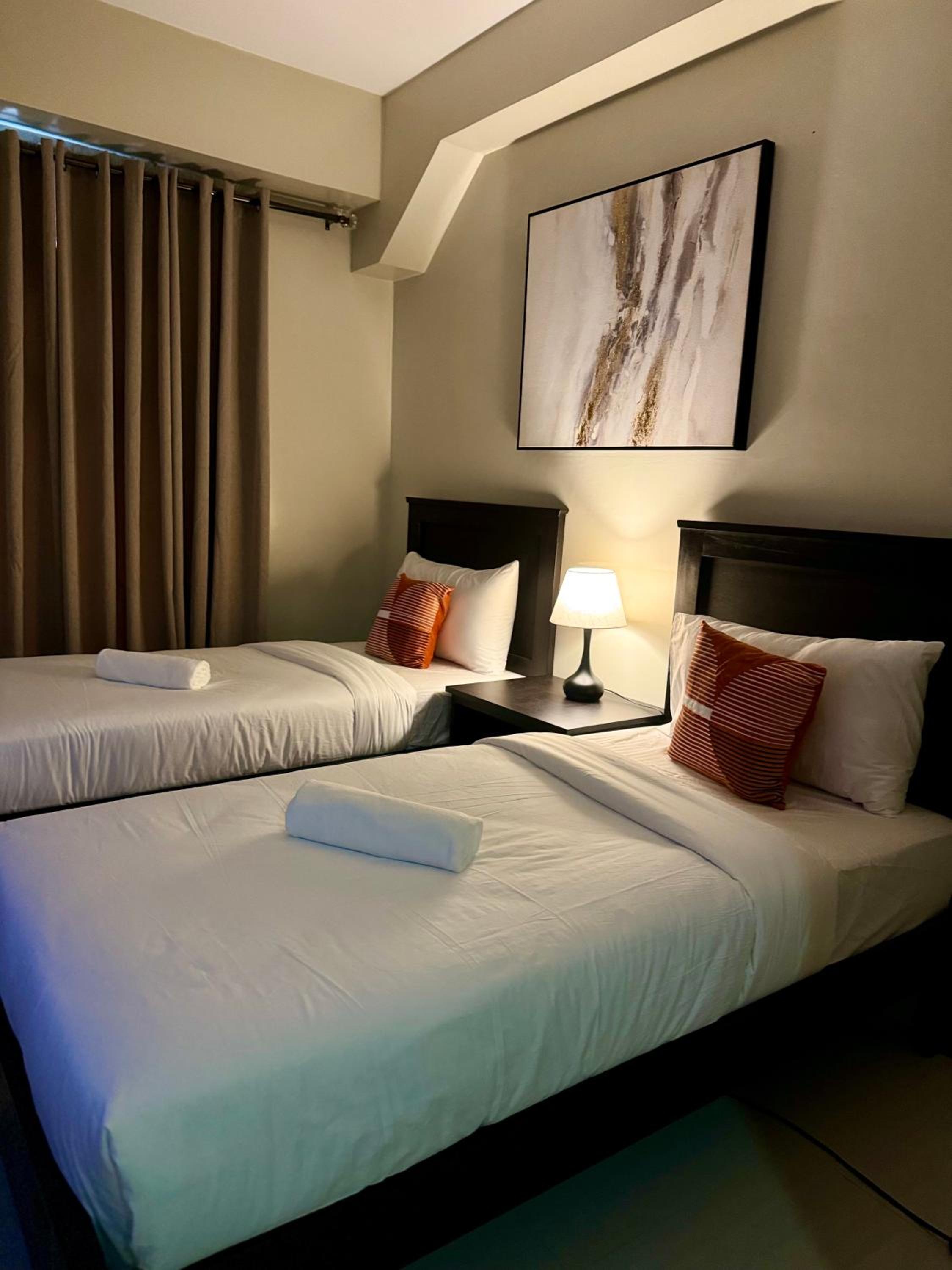 Deluxe Double or Twin Room with City View - Photo 7