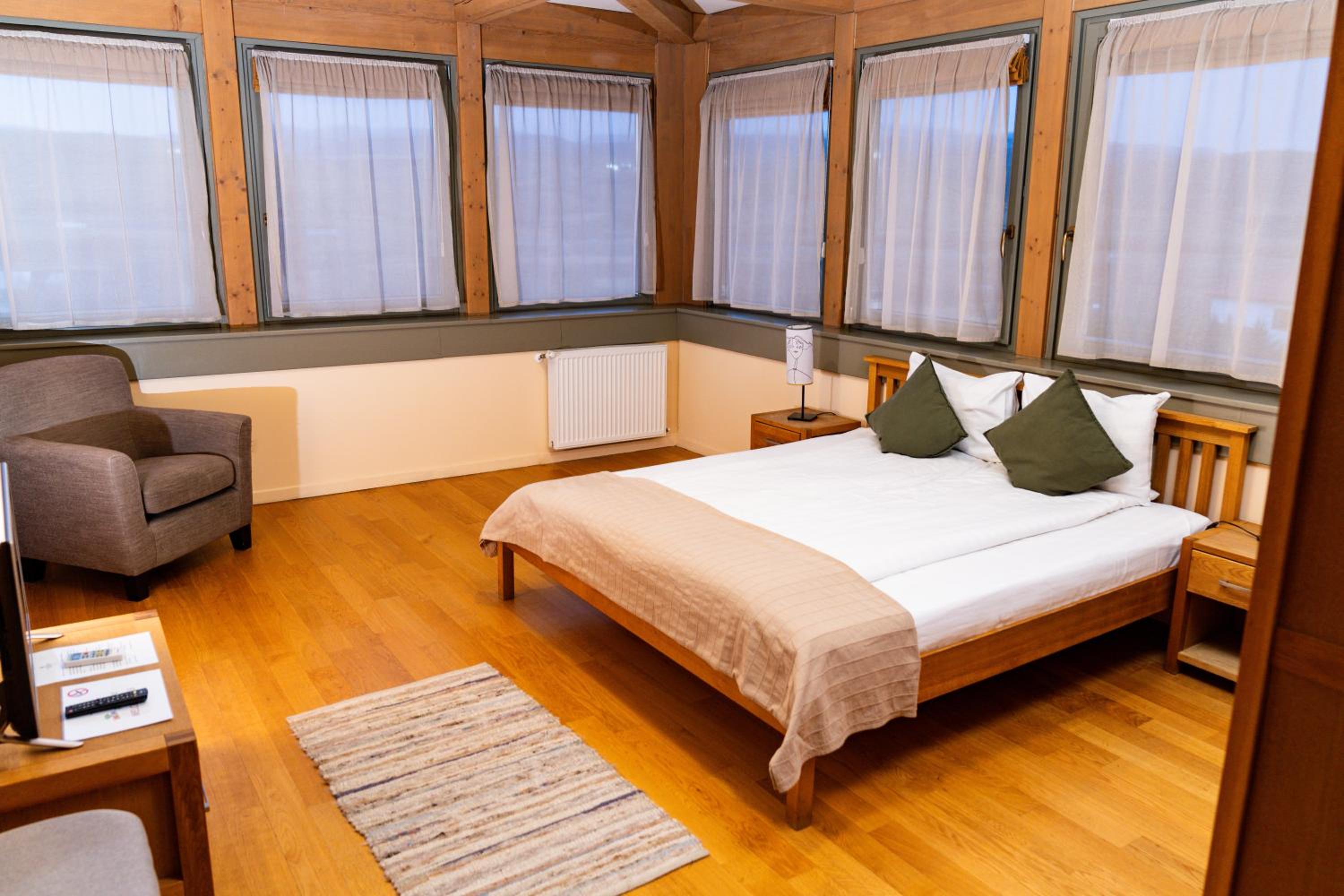 Suite with Mountain View - Photo 4