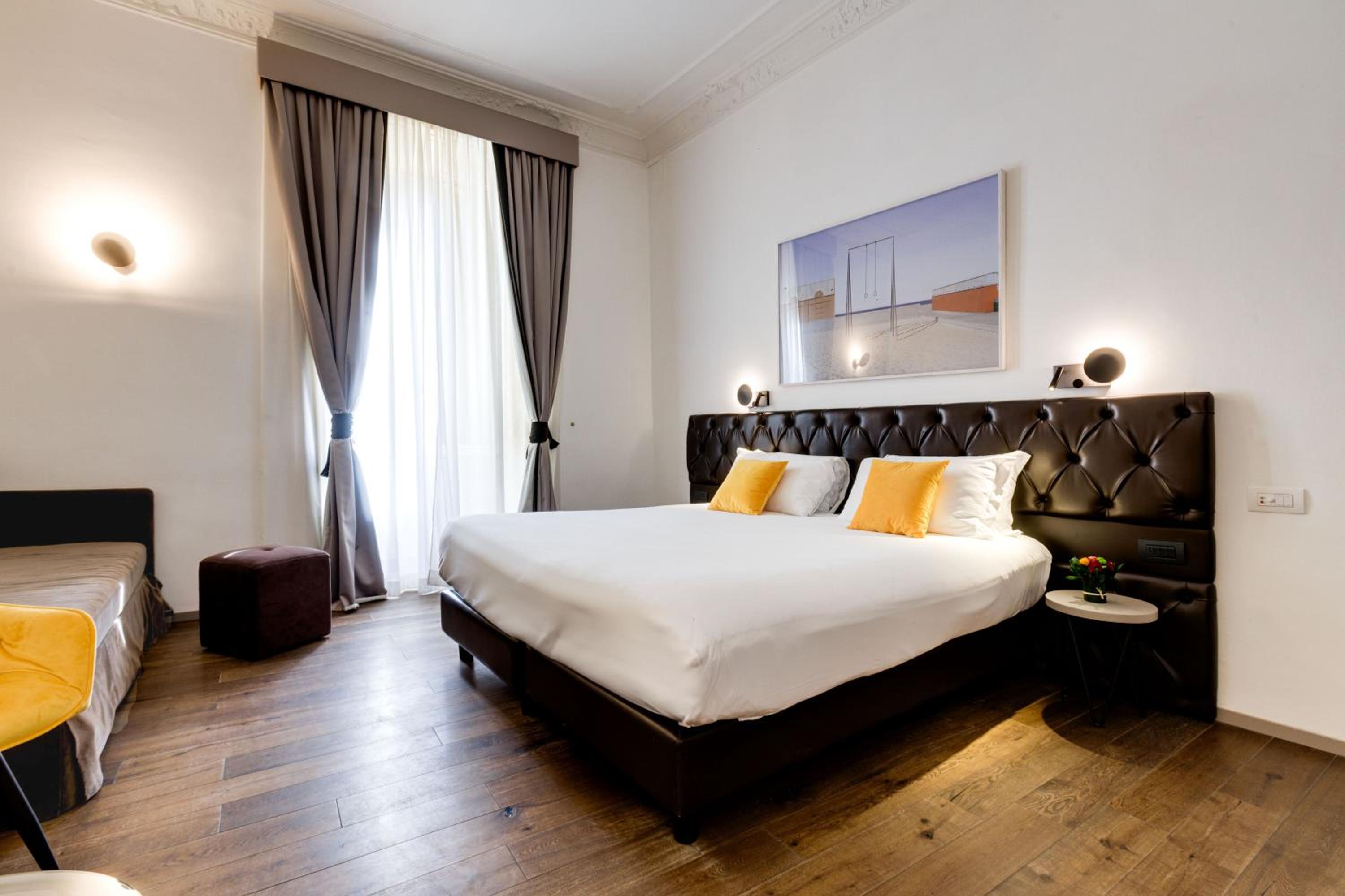 Deluxe Suite with City View photo 1